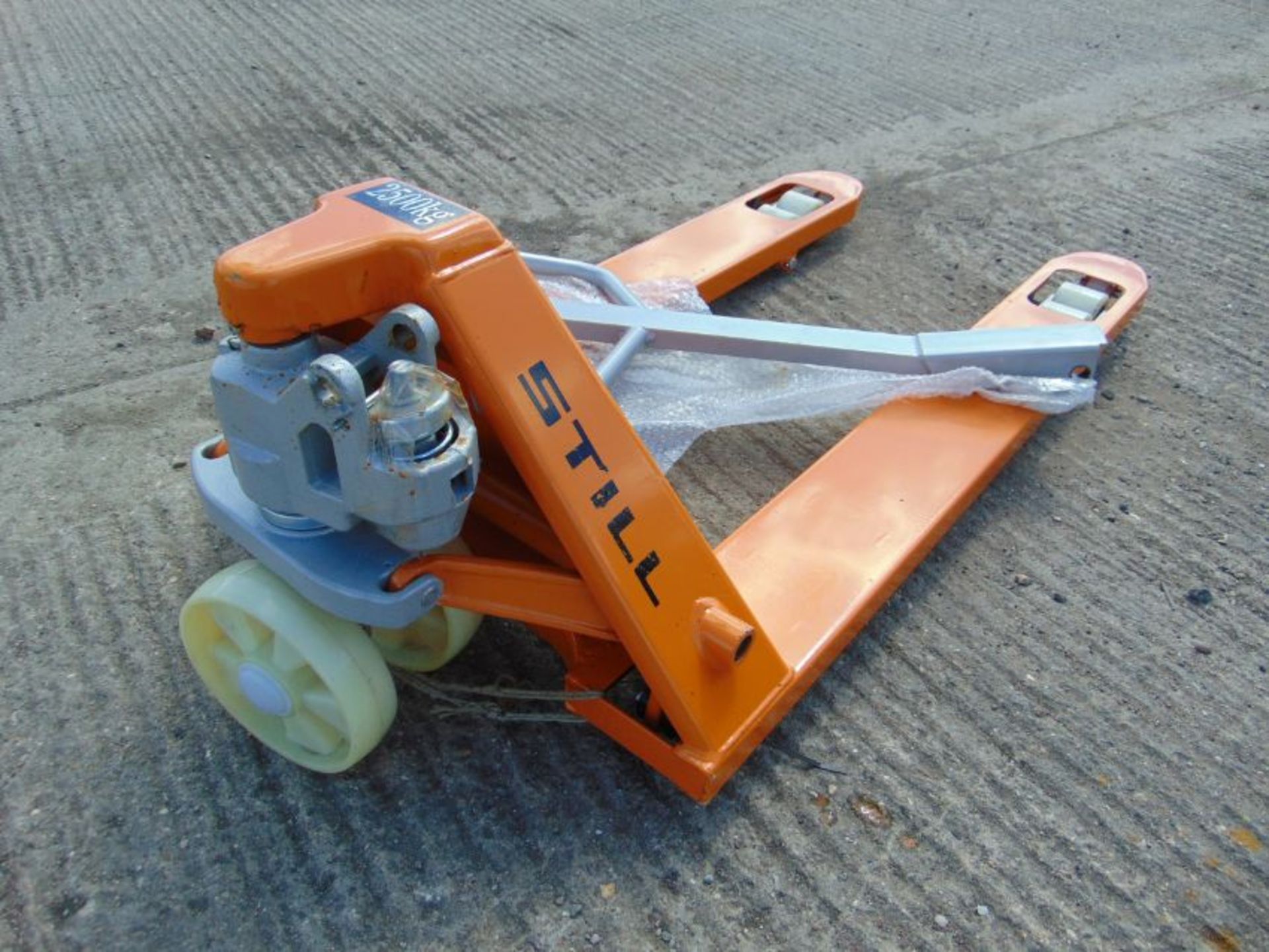 New Unused Still 2500Kg Hand Pallet Truck - Image 2 of 8