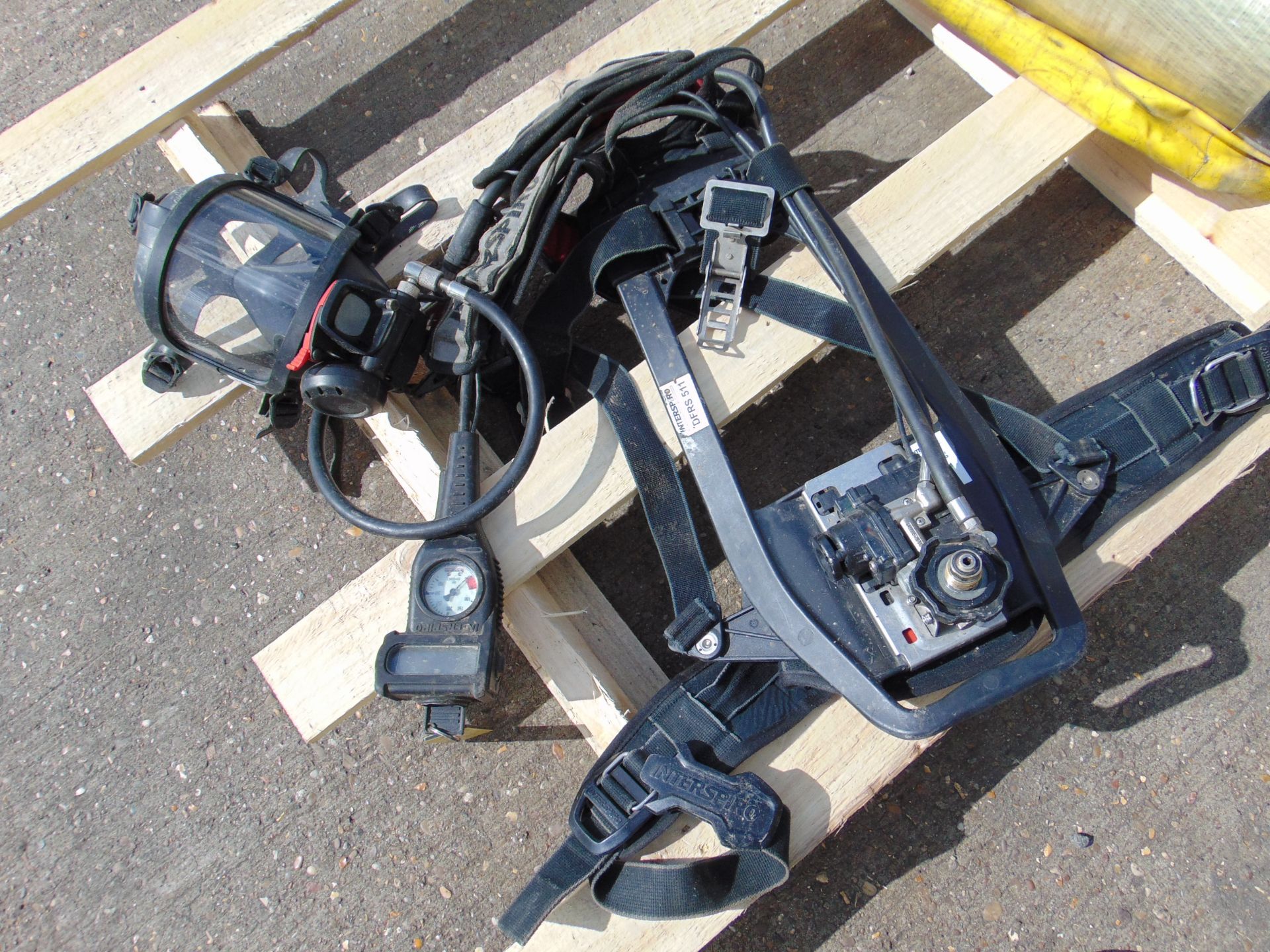 Interspiro Spiroguide II SCBA pack frame harness with Mask and 300 Bar Cylinder - Image 2 of 7