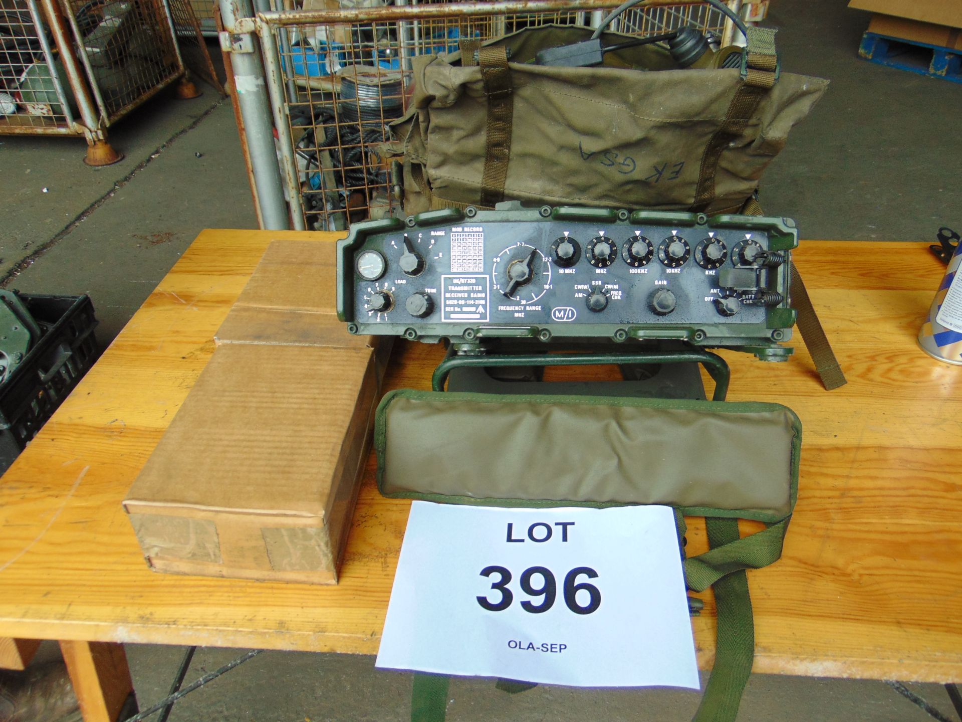 Refurbished UK/RT 320 HF Transmitter Receiver c/w kit and 2 spare batteries Unissued - Image 7 of 8