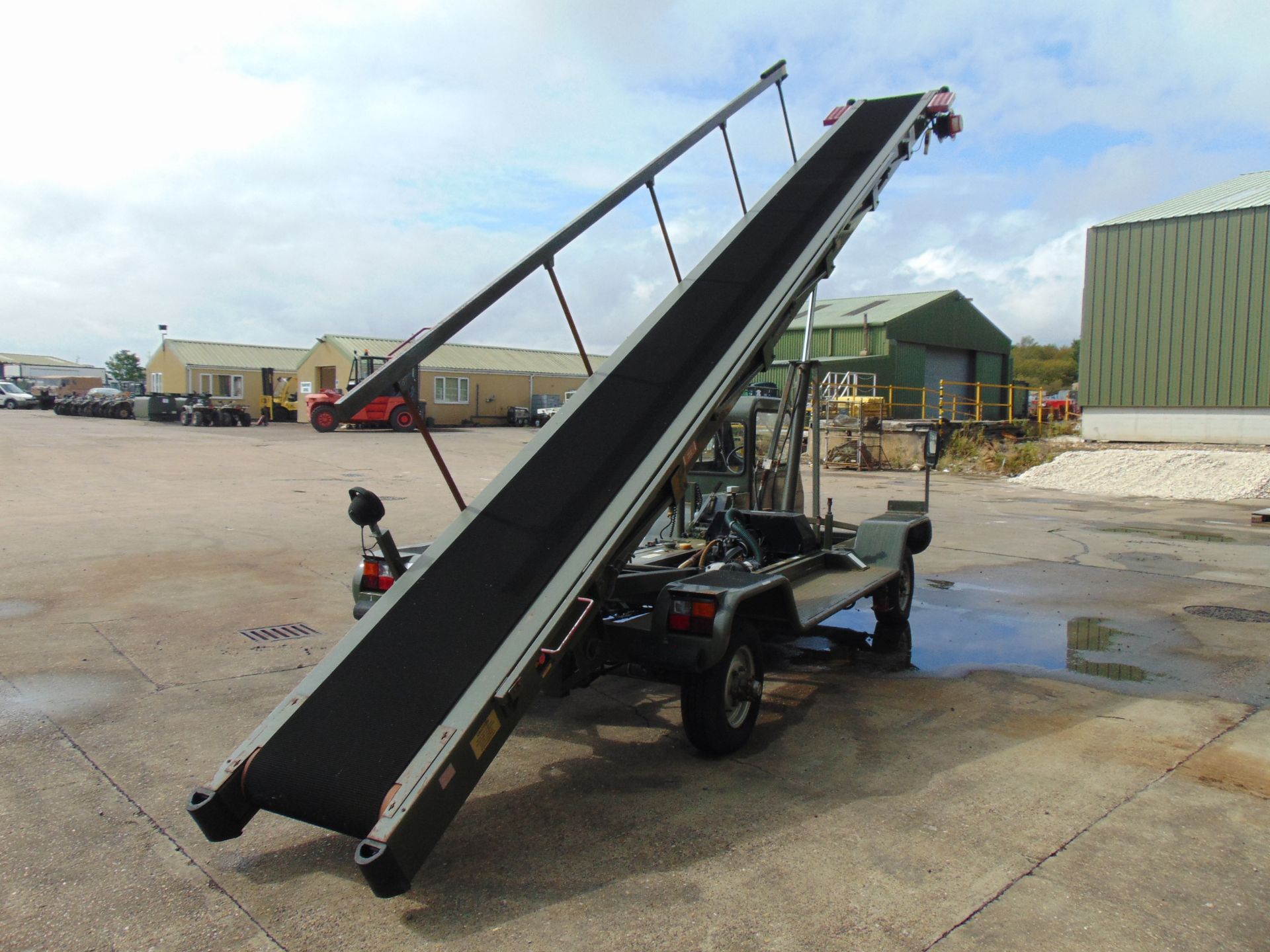 TC888 Self Propelled Aircraft Baggage Conveyor from RAF ONLY 1040 HOURS! - Image 5 of 19