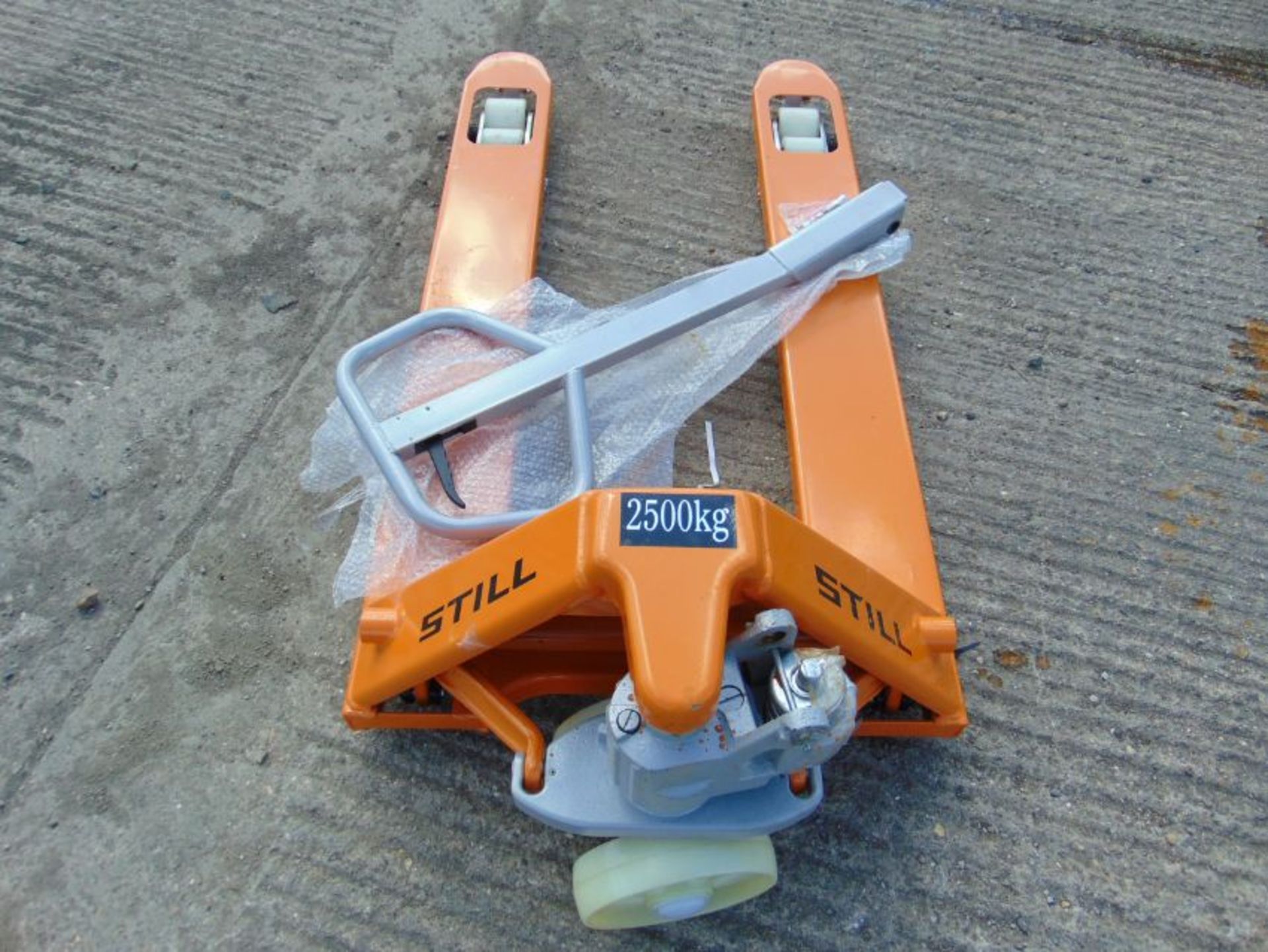 New Unused Still 2500Kg Hand Pallet Truck - Image 3 of 8