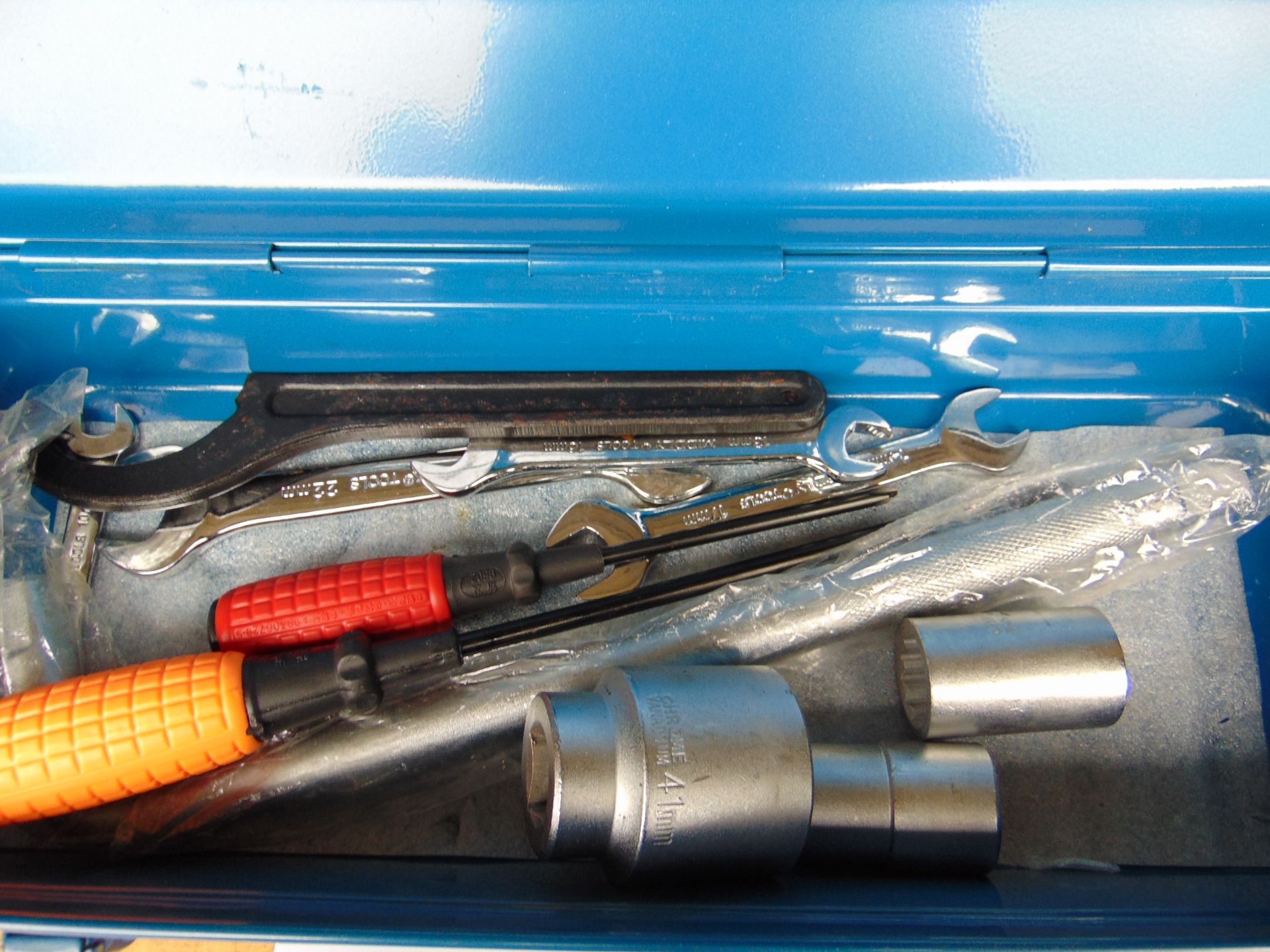 Unissued Vehicle Tool Kit Complete as Shown - Image 3 of 5