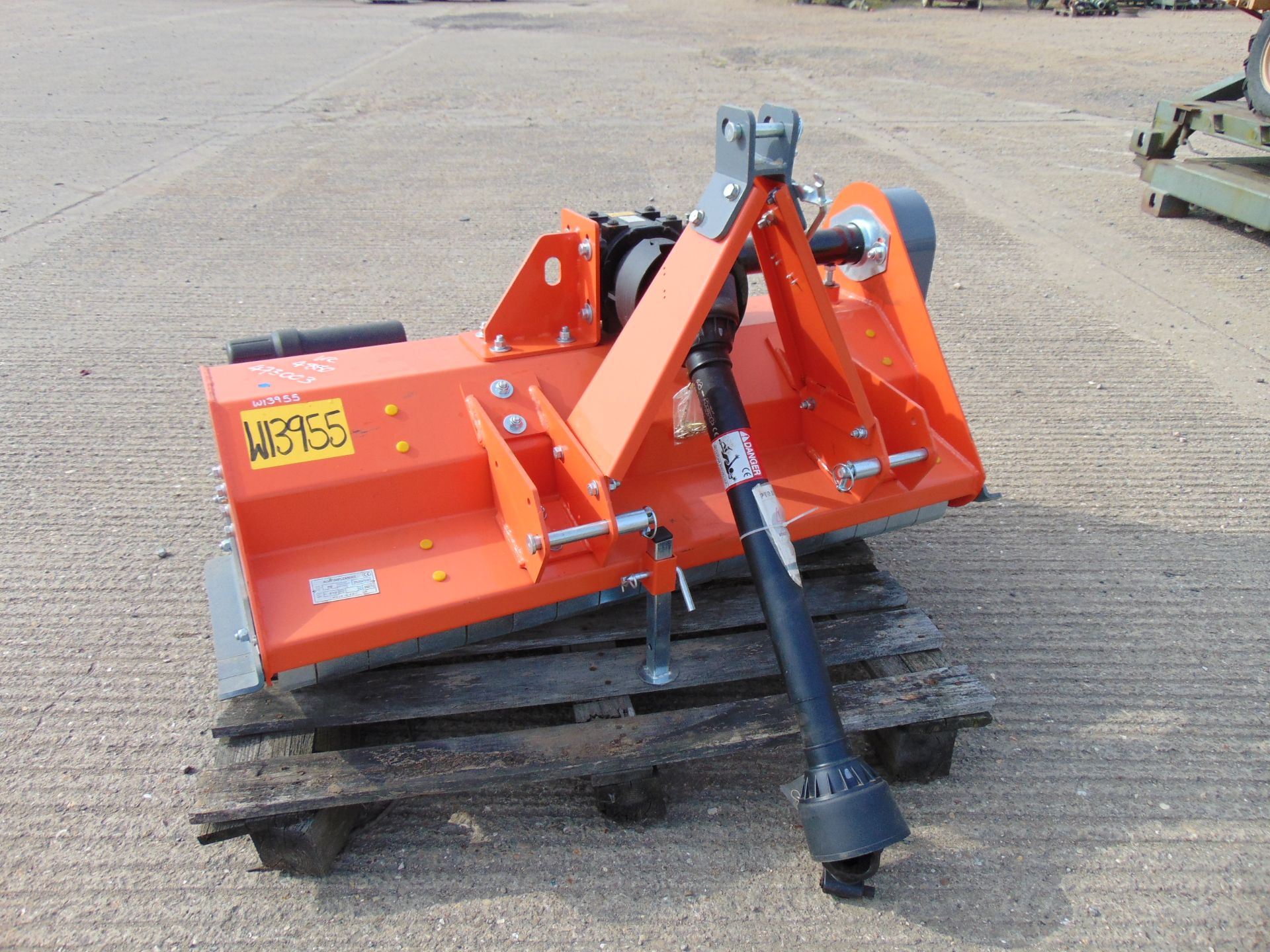 New Unissued Heavy Duty EF125 Flail Mower to suit compact tractors - Image 3 of 11