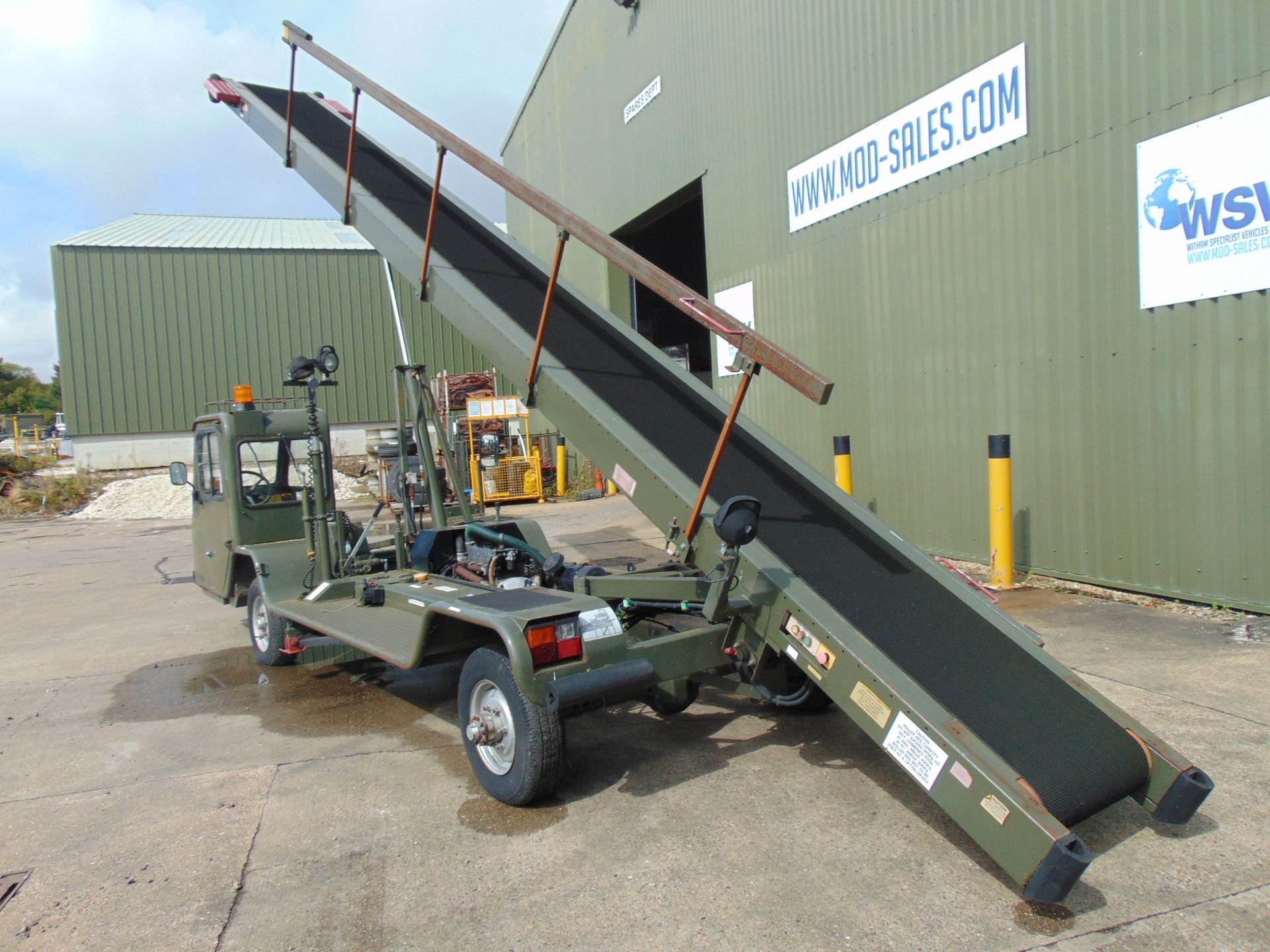 TC888 Self Propelled Aircraft Baggage Conveyor from RAF ONLY 1040 HOURS! - Image 6 of 19