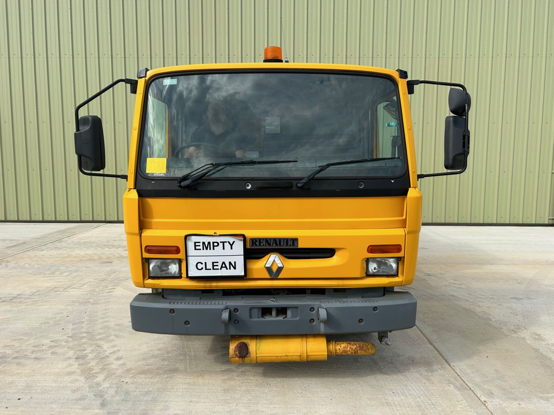 Renault Midliner S150 - 5000lt Aviation Refueller ONLY 273km!!! - Image 2 of 20