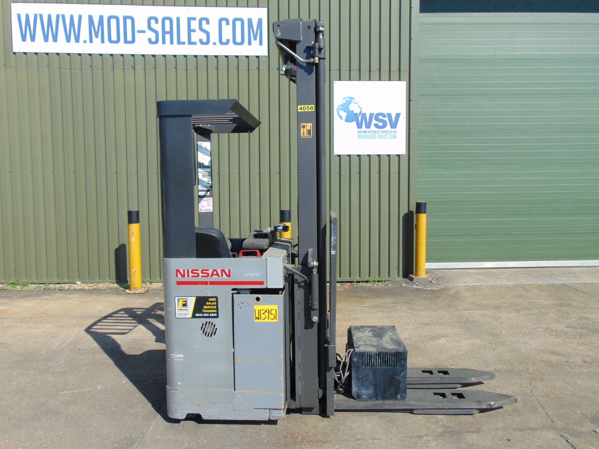 Nissan XSN160 Electric Forklift C/W Charger ONLY 94 HOURS!