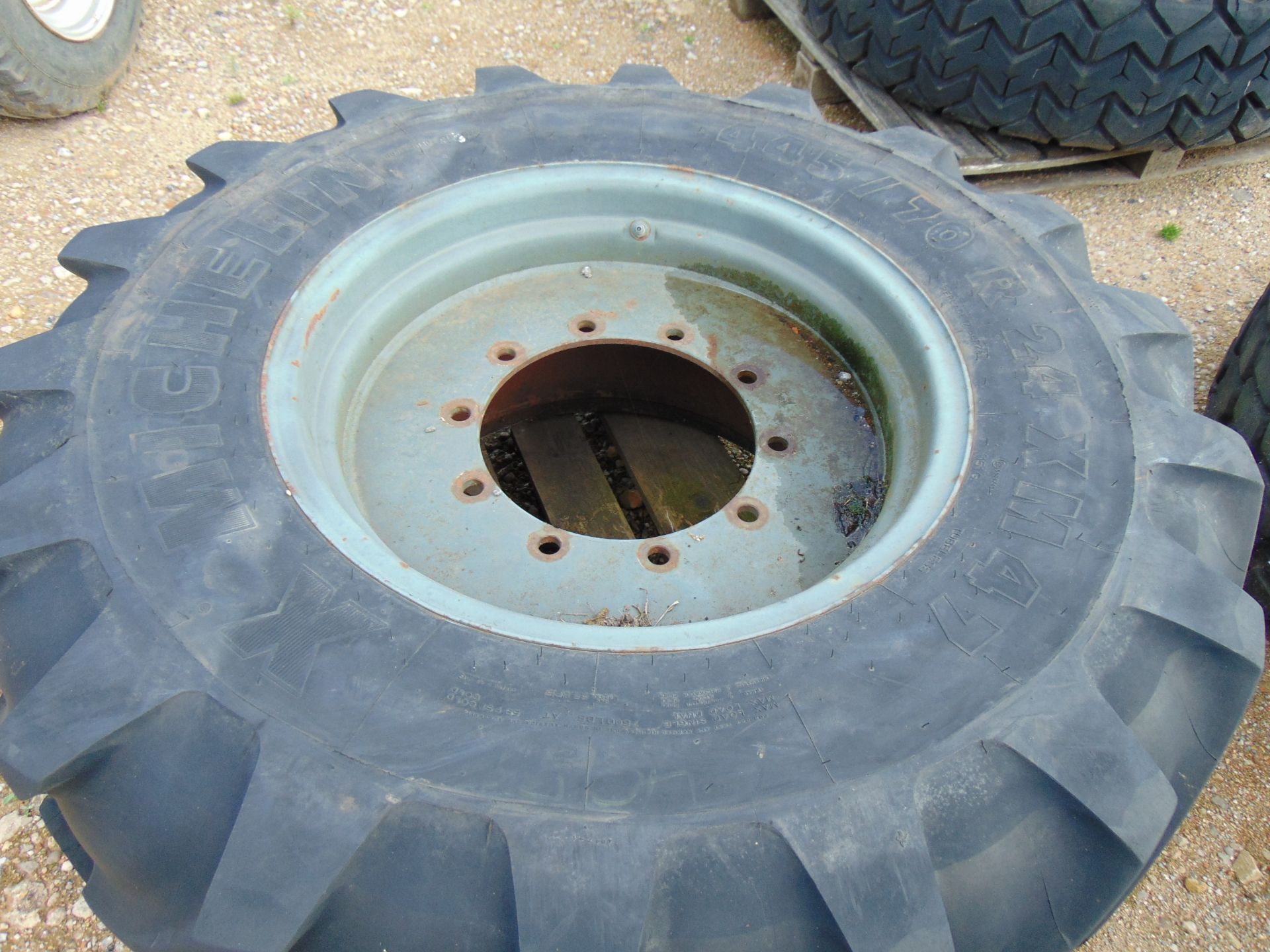 Michelin X 445/70 R 24 XM 47 on Rim - Image 4 of 6