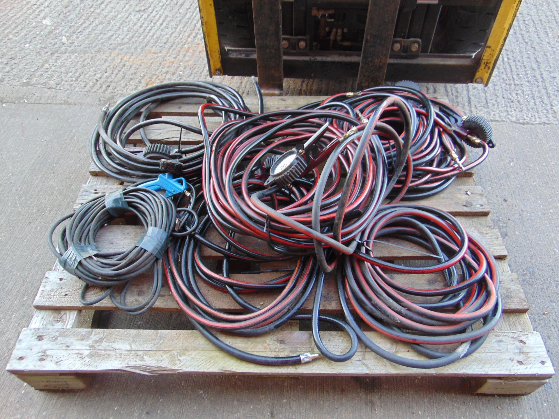 7 x Air Lines and Schrader Type Inflators