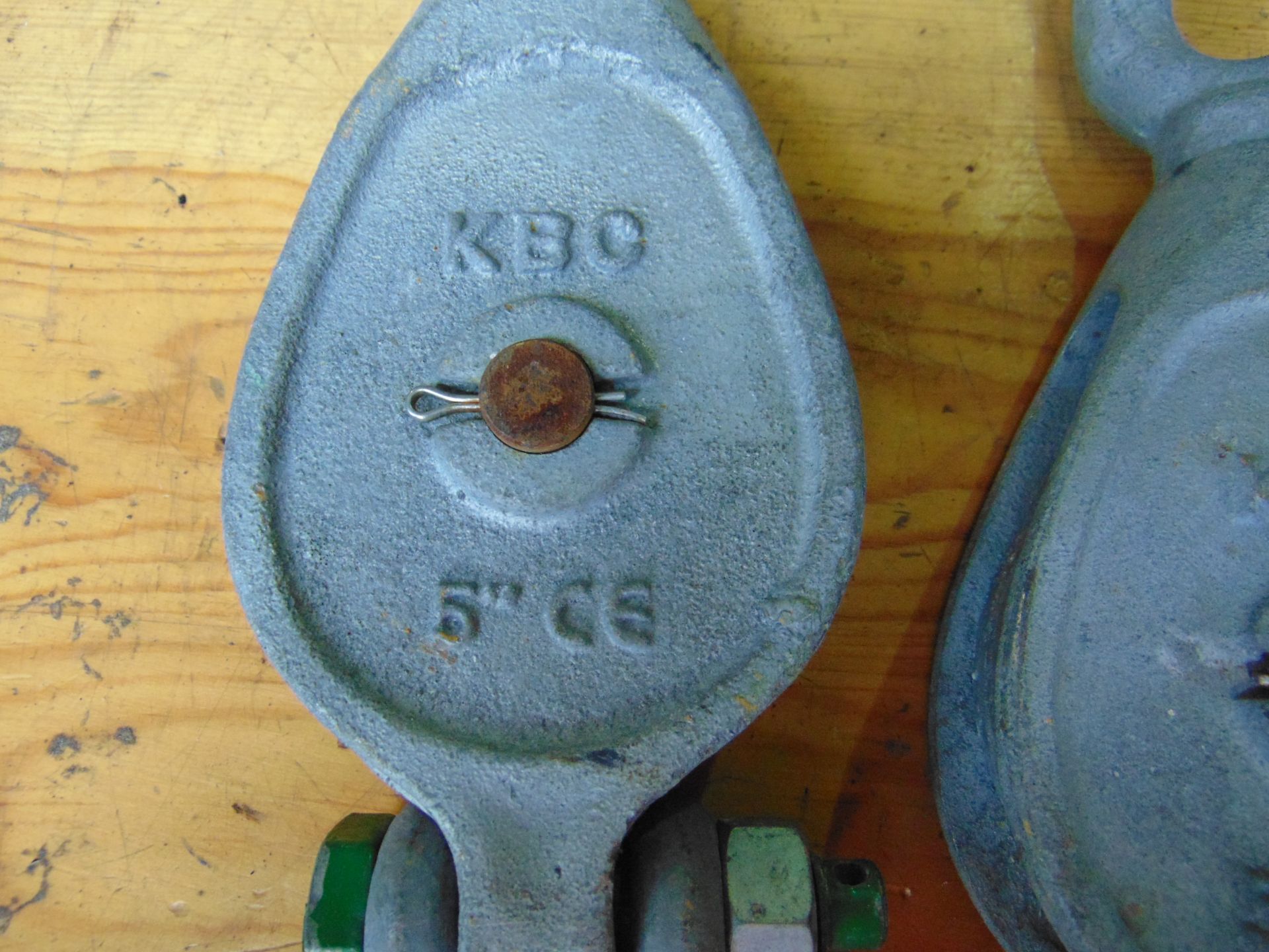 2x Land Rover KBG 5 inch Winching Snatch Blocks and Shackles - Image 2 of 4