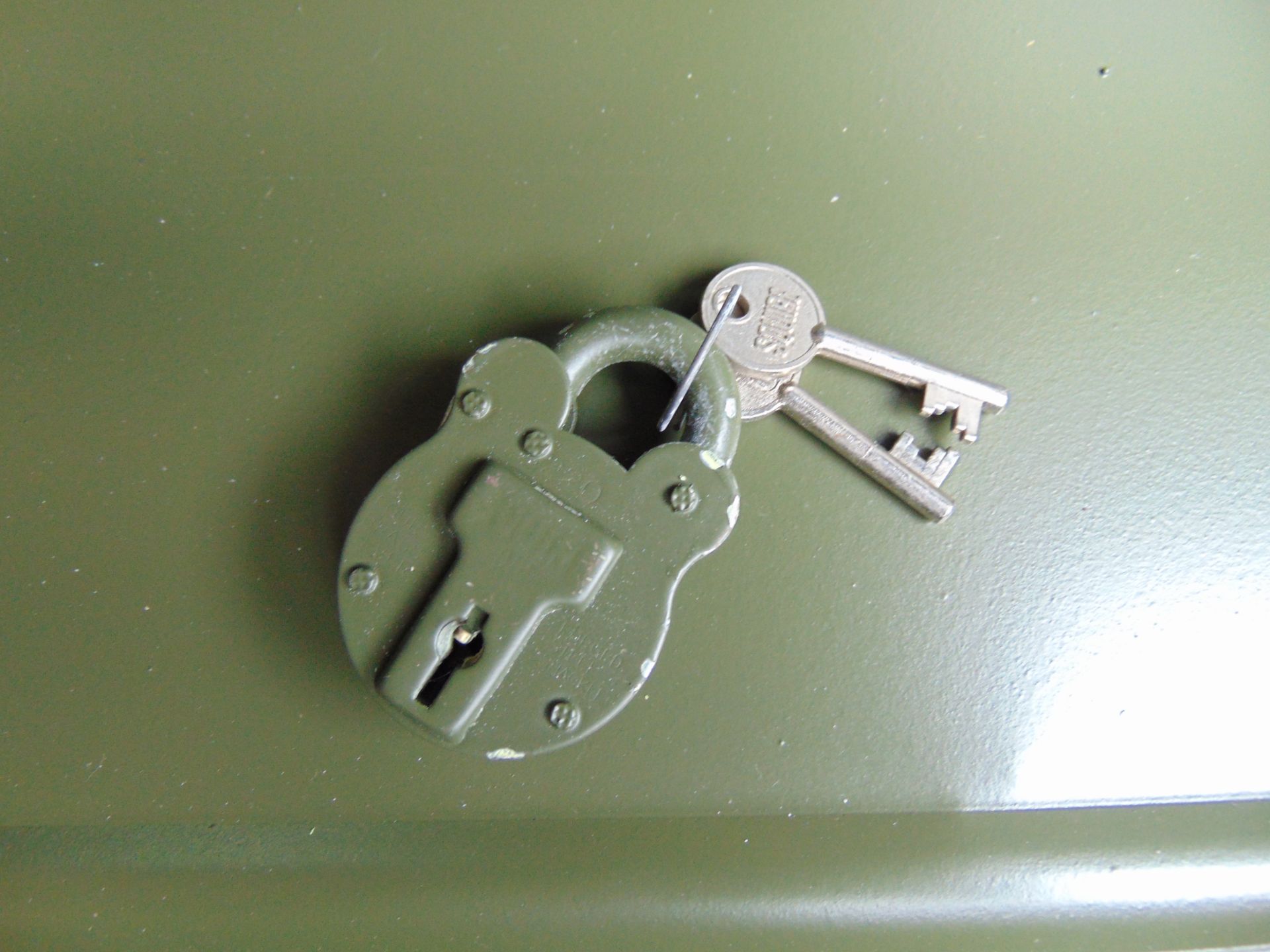 Heavy Duty Lockable Vehicle Stowage Box - Image 4 of 5