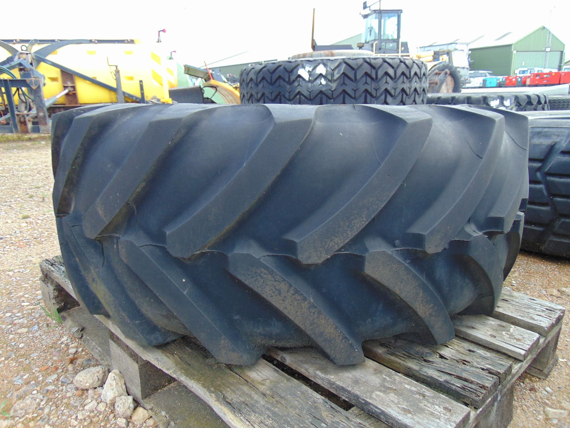 Michelin X 445/70 R 24 XM 47 on Rim - Image 2 of 6