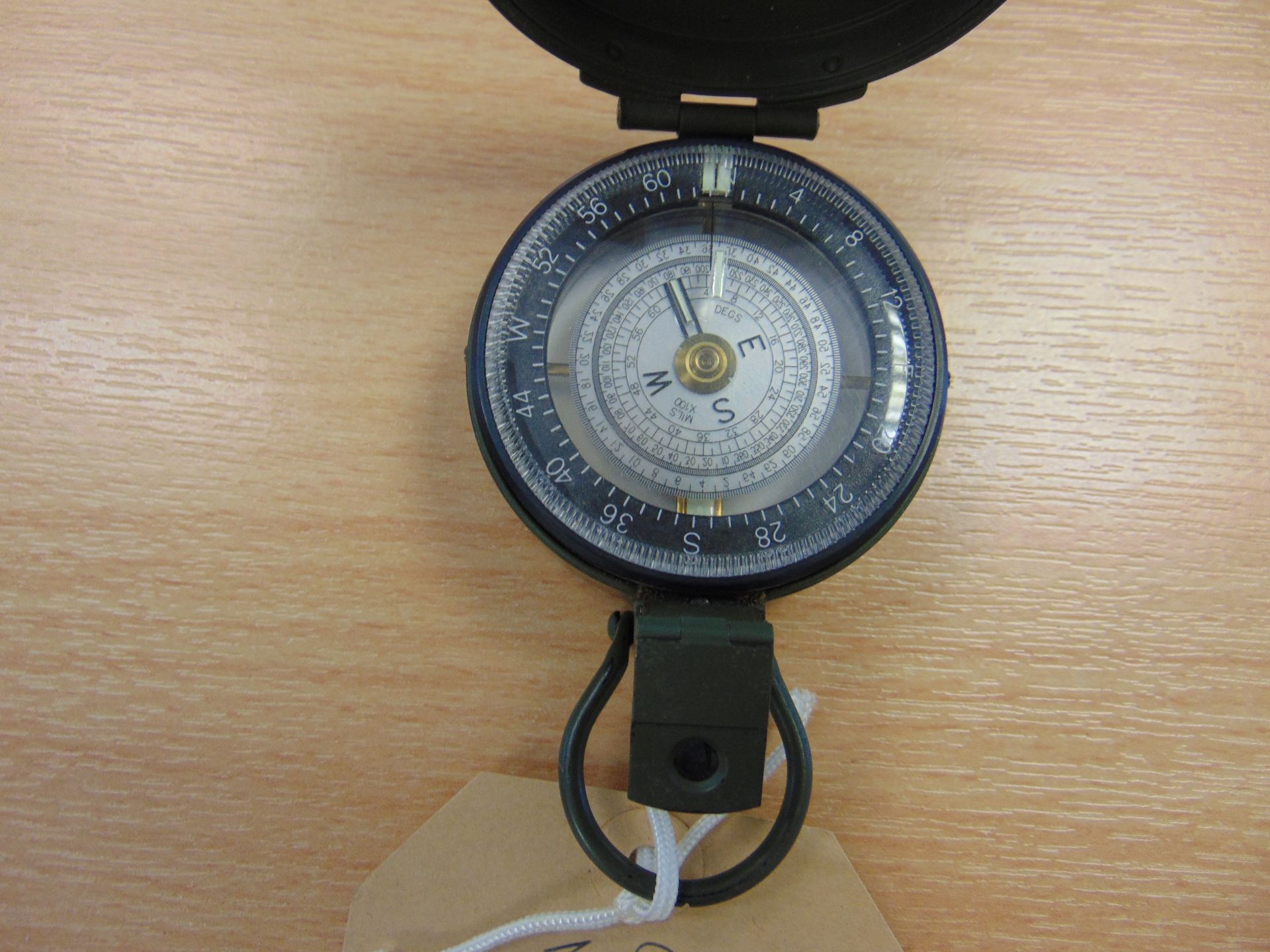 Francis Barker M88 British Army Prismatic Compass in Mils Nato Marks, Unissued Condition - Bild 2 aus 3