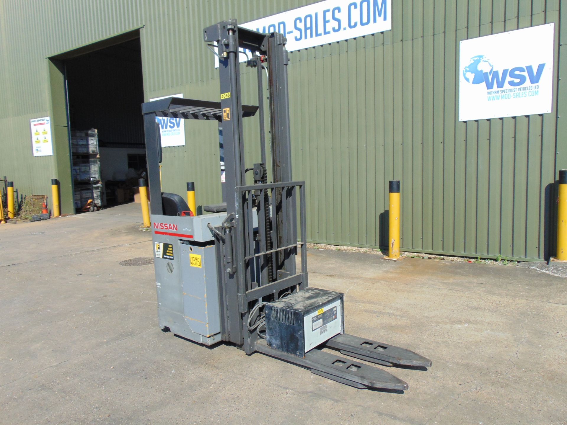 Nissan XSN160 Electric Forklift C/W Charger ONLY 94 HOURS! - Bild 2 aus 21