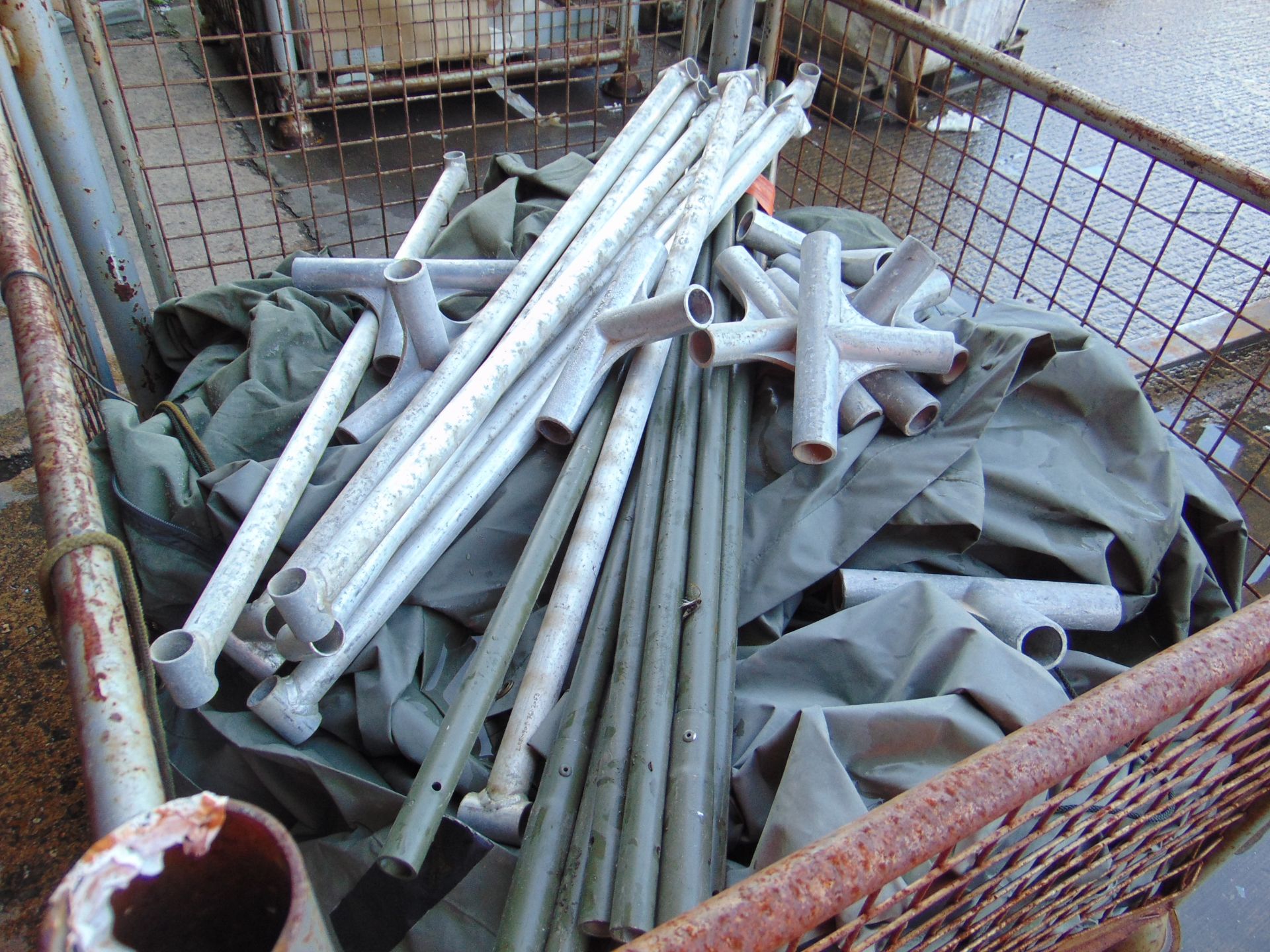 1 x Stillage of British Army Tents, Alloy Poles Angles etc - Bild 3 aus 6