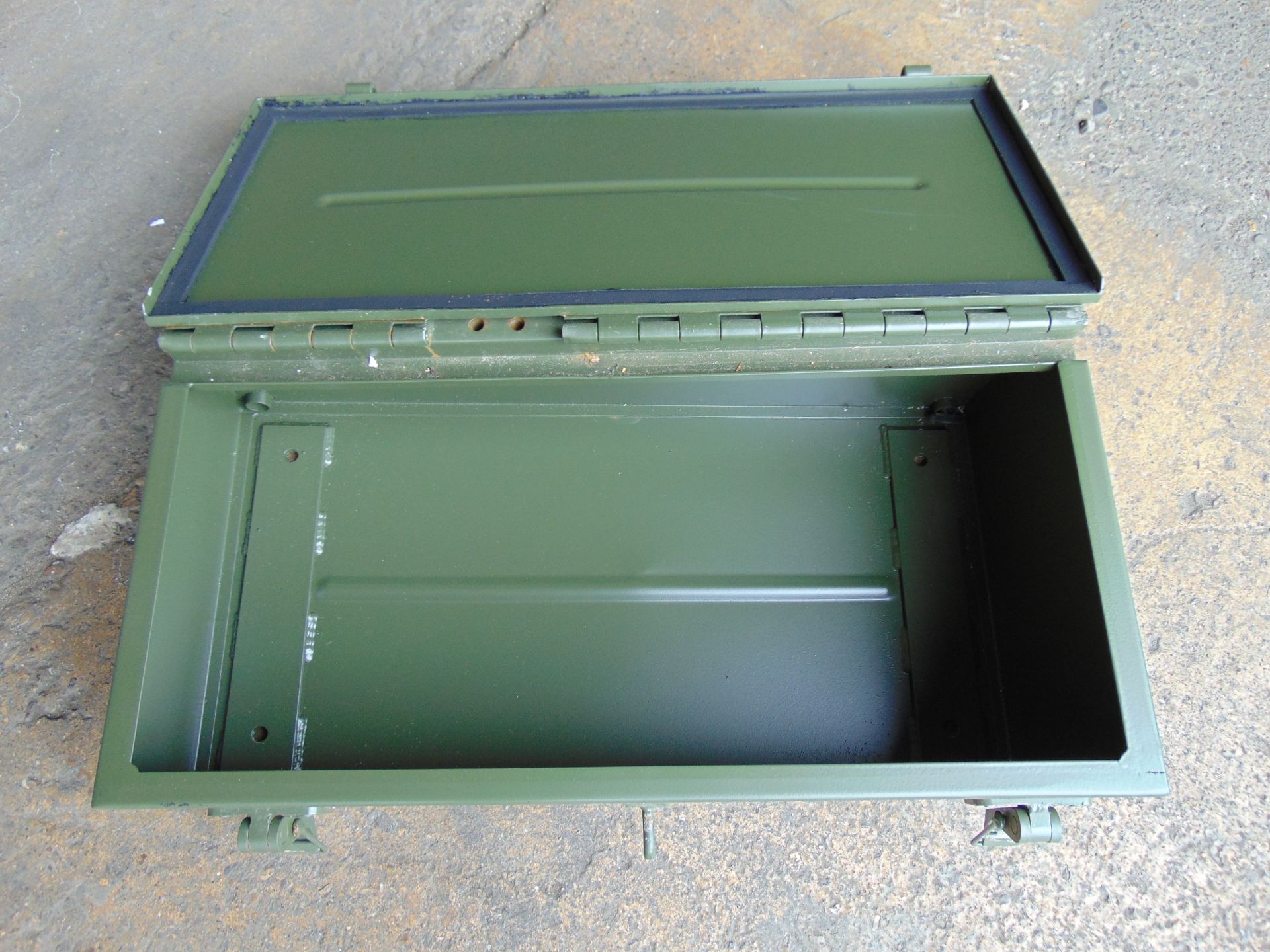 Heavy Duty Lockable Vehicle Stowage Box - Image 3 of 5