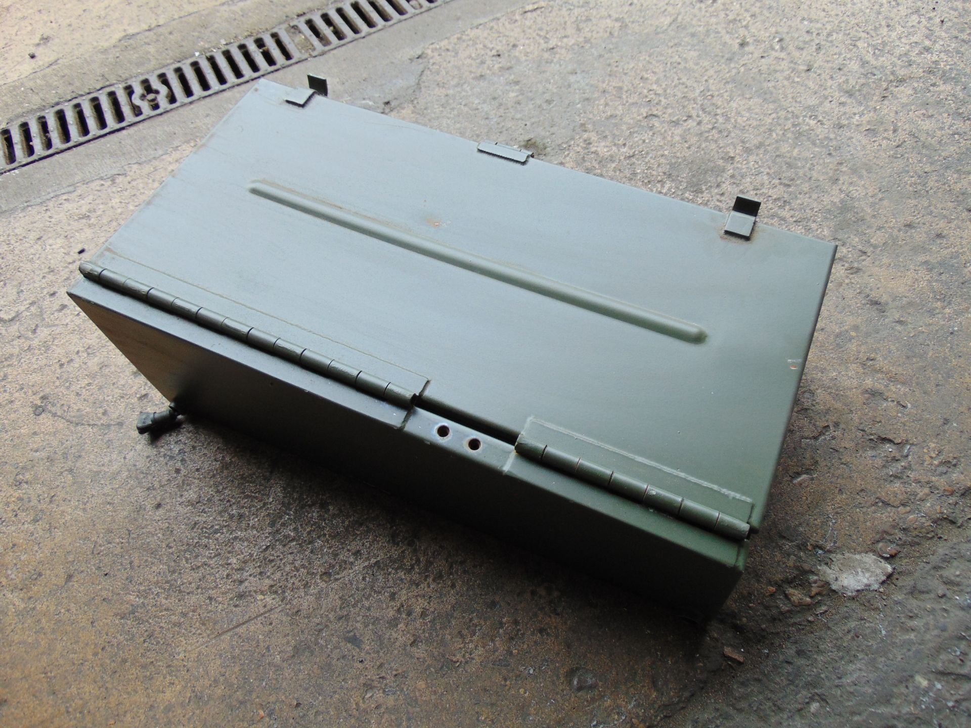 Heavy Duty Lockable Vehicle Stowage Box - Image 5 of 5