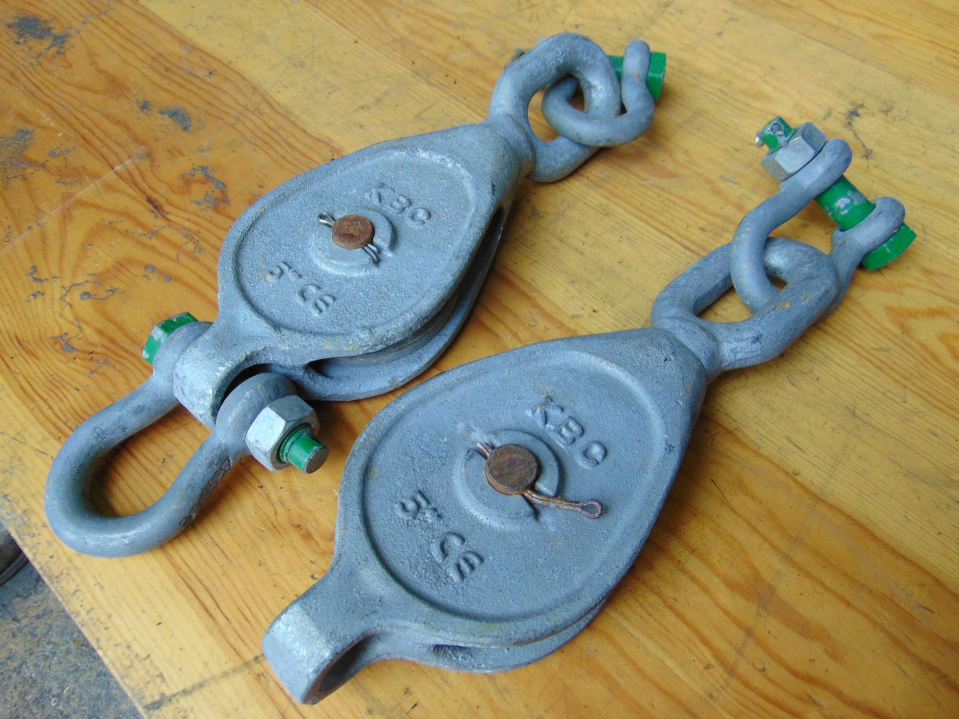 2x Land Rover KBG 5 inch Winching Snatch Blocks and Shackles - Image 4 of 4