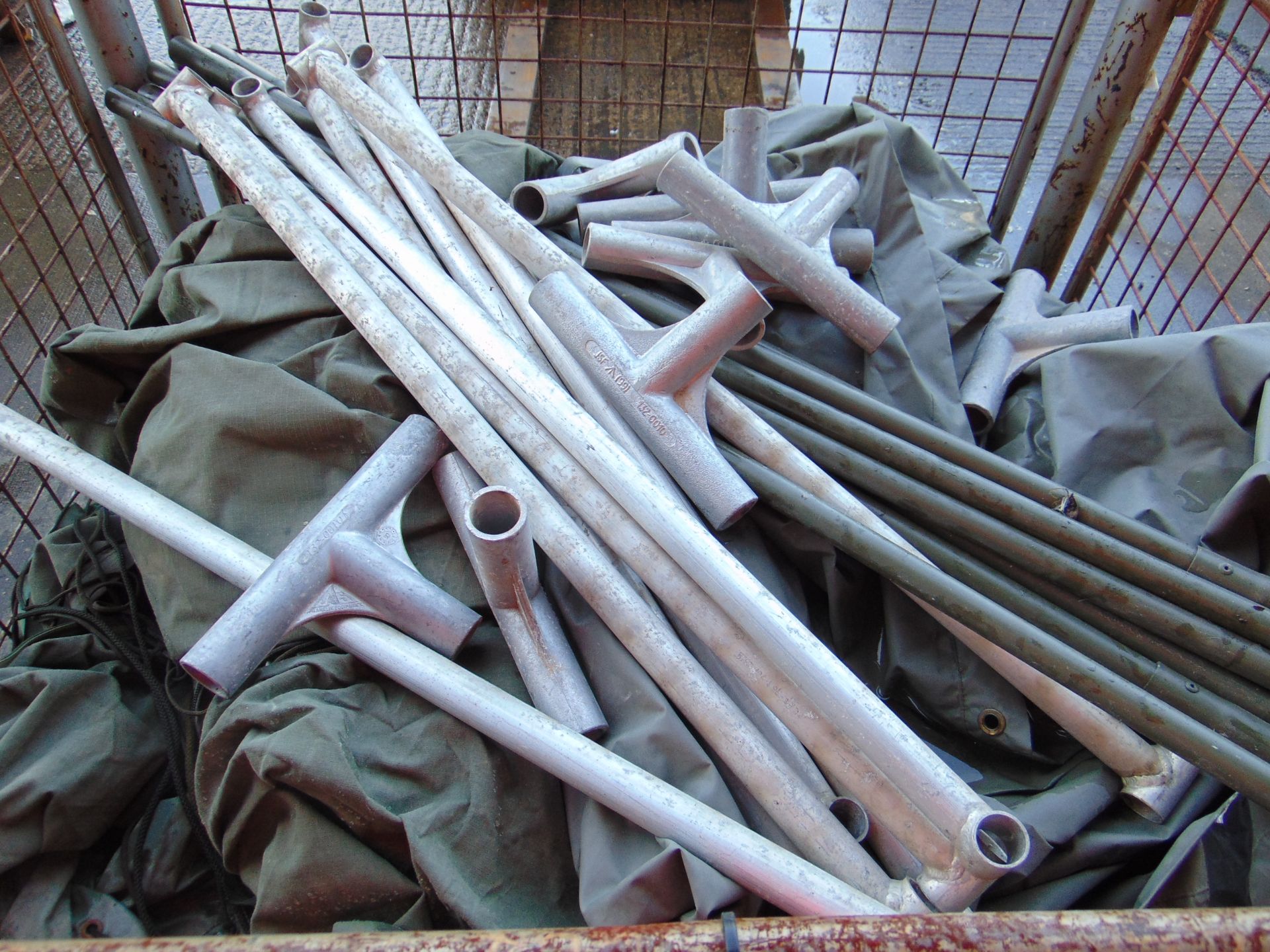 1 x Stillage of British Army Tents, Alloy Poles Angles etc - Bild 4 aus 6