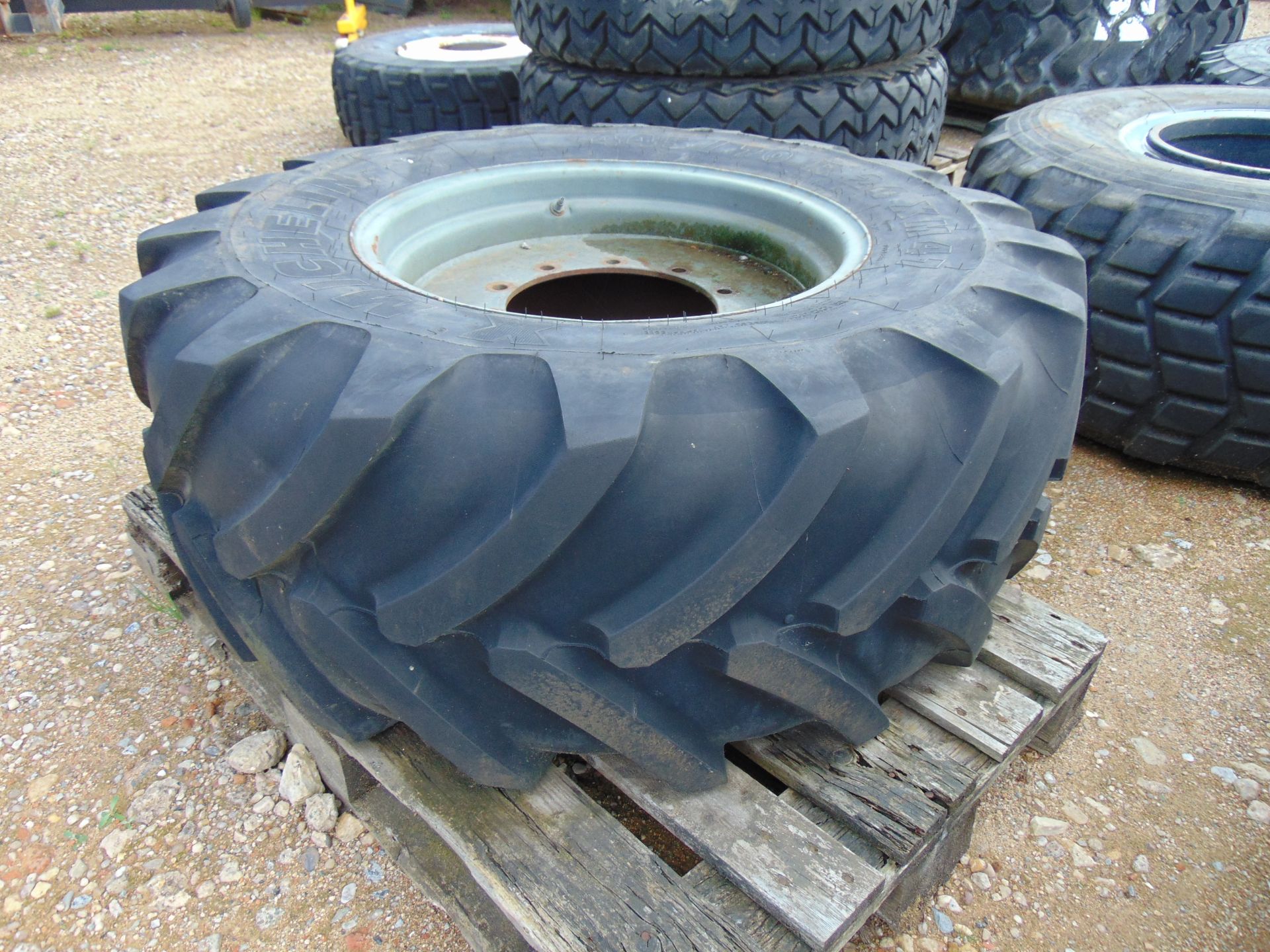 Michelin X 445/70 R 24 XM 47 on Rim