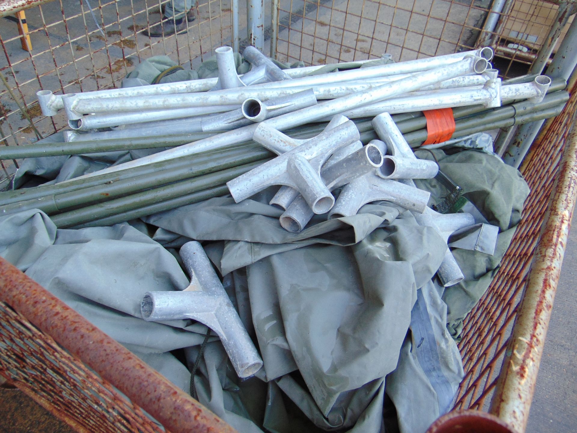 1 x Stillage of British Army Tents, Alloy Poles Angles etc - Bild 2 aus 6