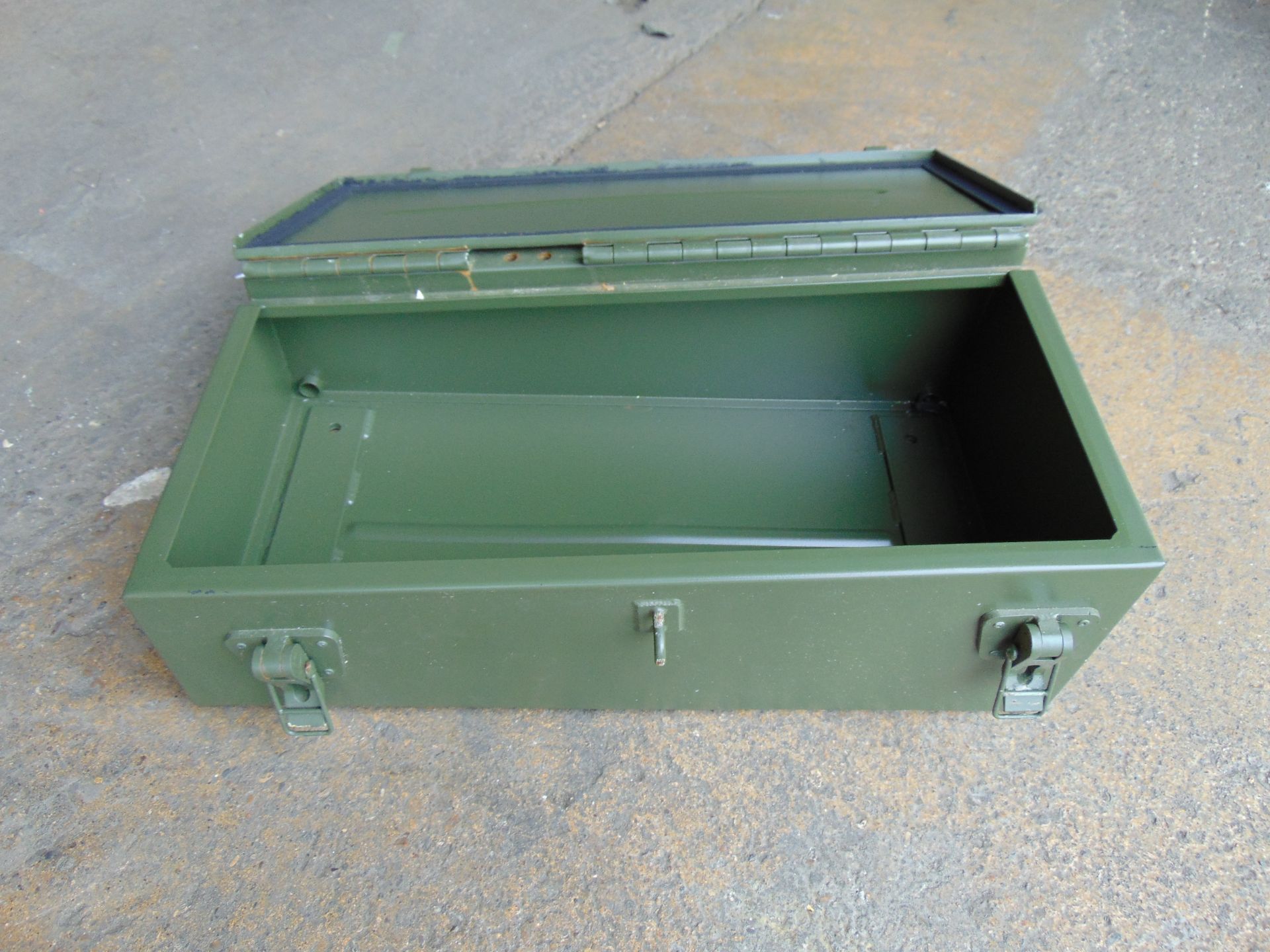 Heavy Duty Lockable Vehicle Stowage Box - Image 2 of 5