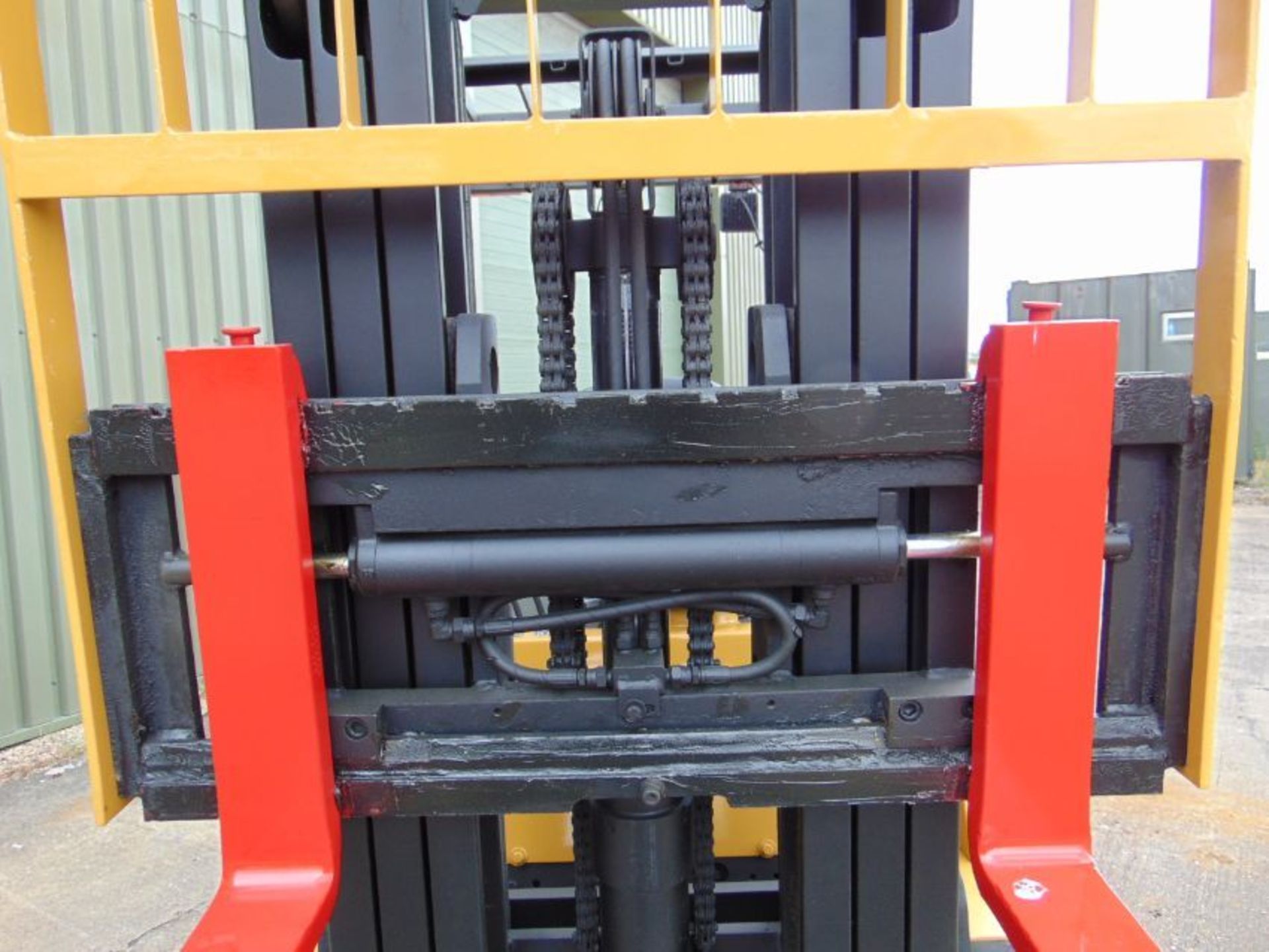 Maximal M25 2500Kg Diesel Fork Lift Truck ONLY 1,501 HOURS! - Image 14 of 22