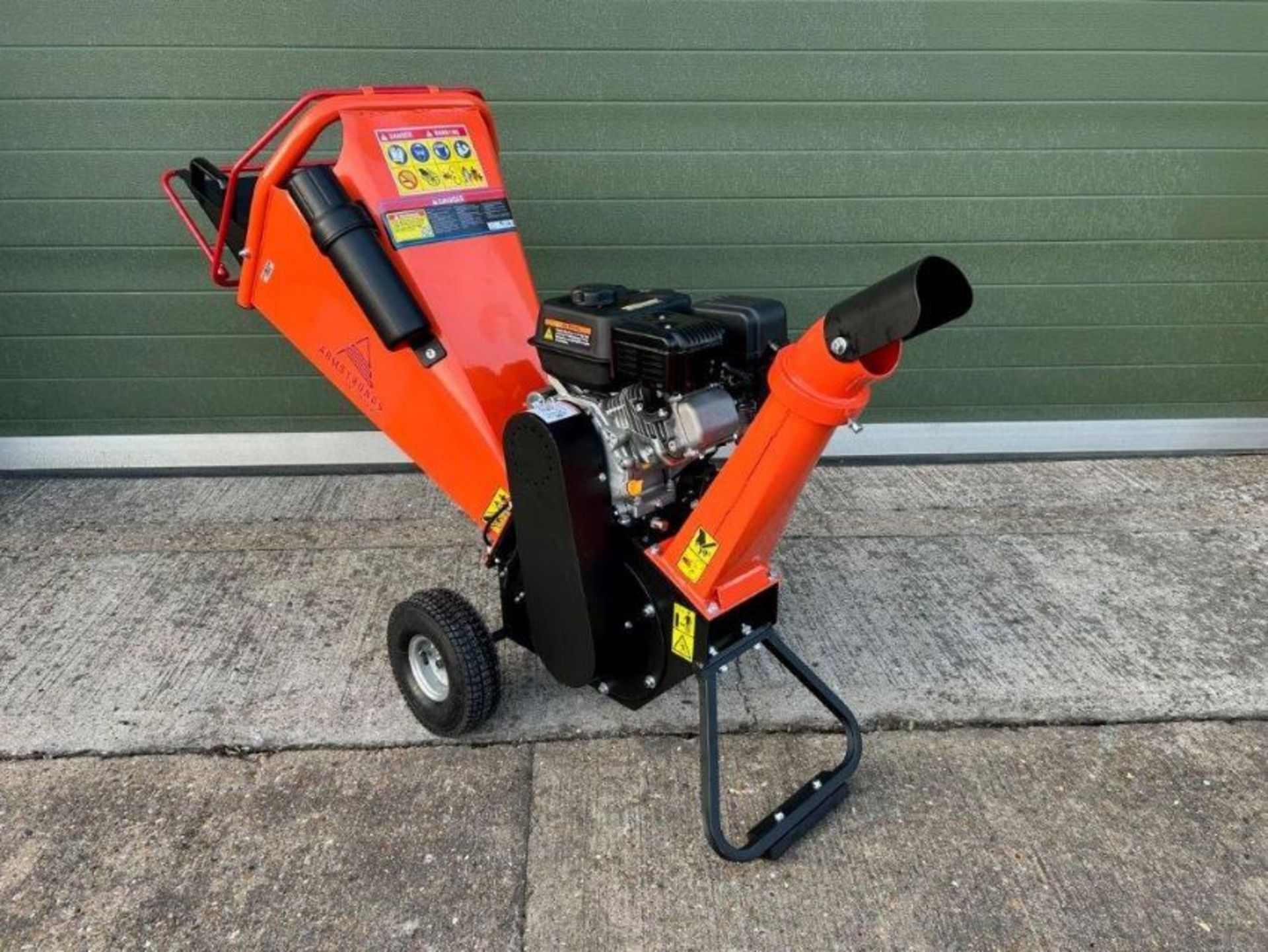 Brand New and unused, Armstrong DR-GS-65H Electric start Petrol Wood Chipper - Image 2 of 20