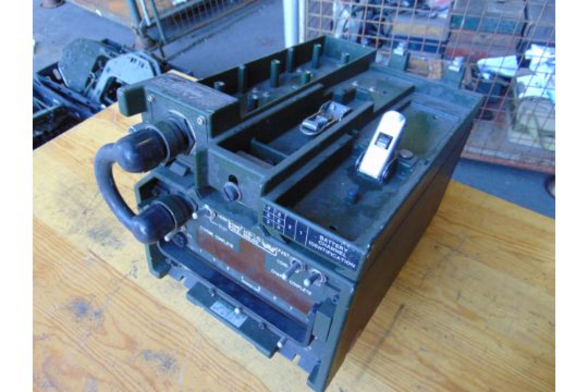 Clansman 28 Volt Intelligent Battery Management Unit c/w Battery Tray etc - Image 4 of 4