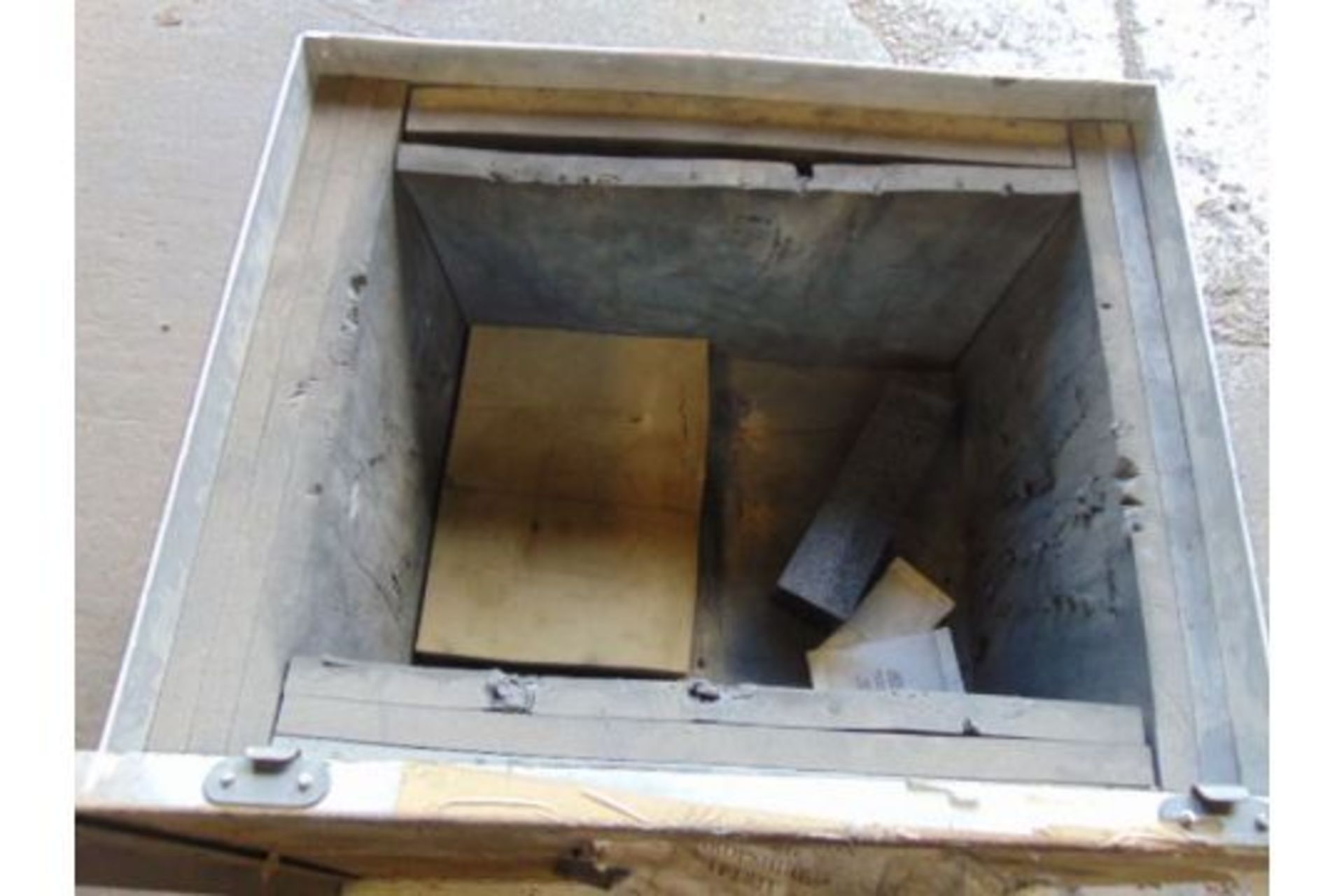 Aluminum MoD Stacking Case ( L 74cm, W60cm, H50cm) - Image 2 of 4