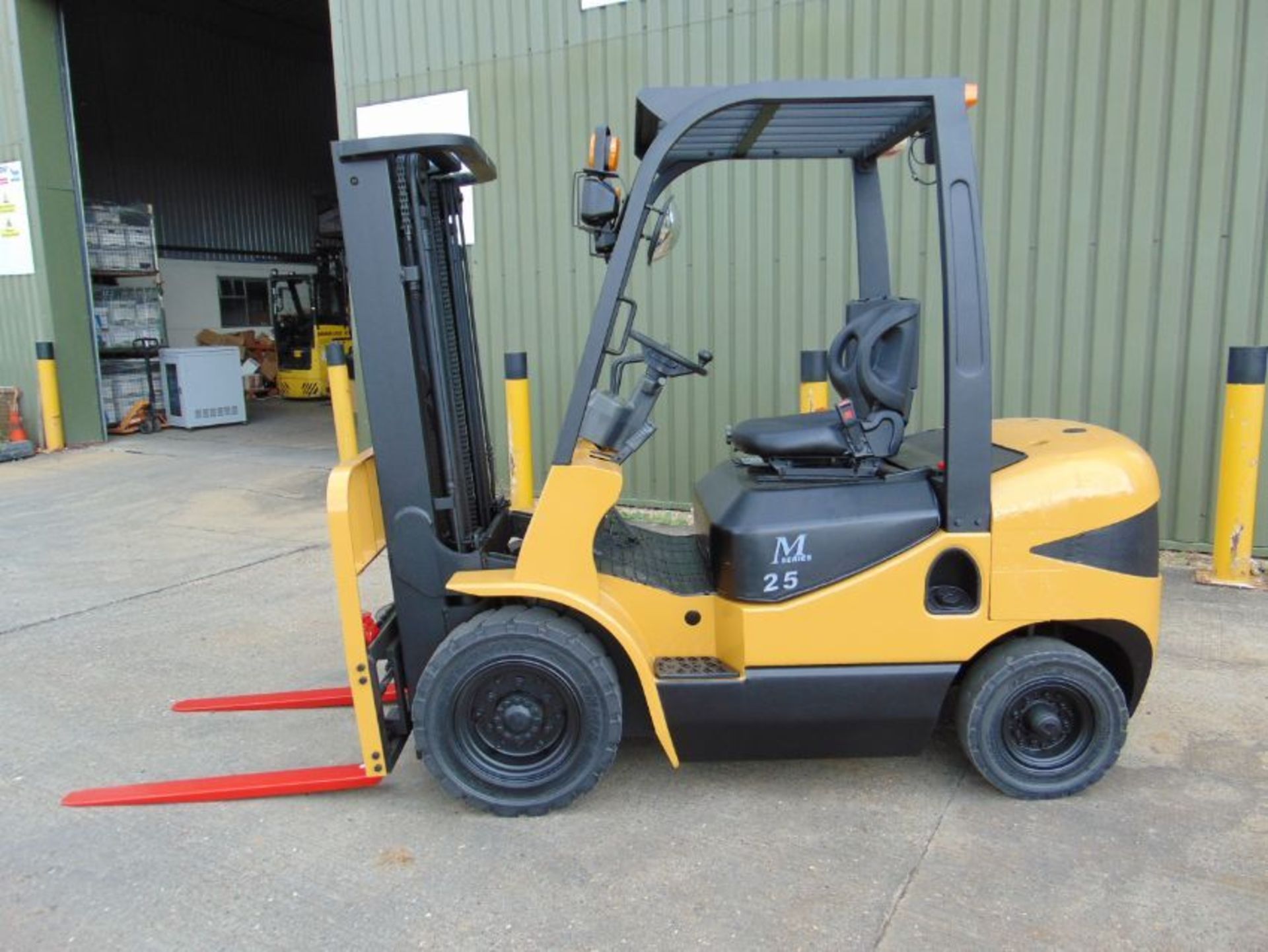Maximal M25 2500Kg Diesel Fork Lift Truck ONLY 1,501 HOURS! - Image 9 of 22