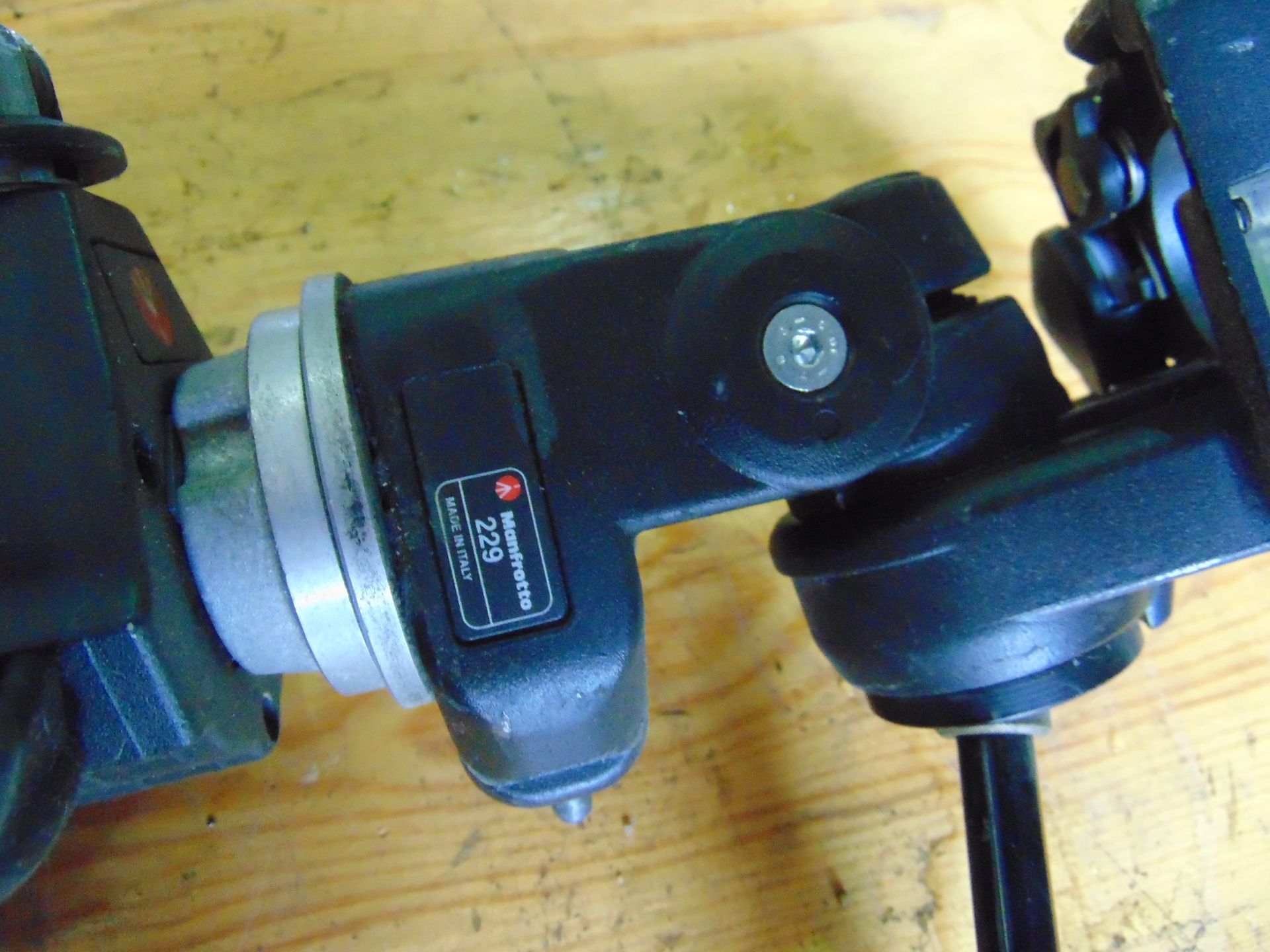 Manfrotto Fully Adjustable Tripod Assembly - Image 3 of 4