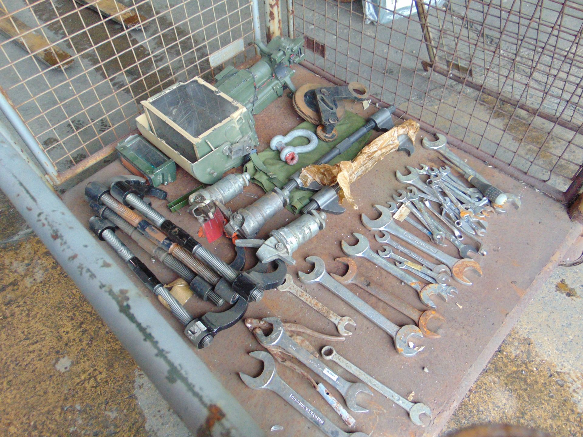Track Clamps Periscope, Tools, Recovery Pins etc - Image 3 of 8