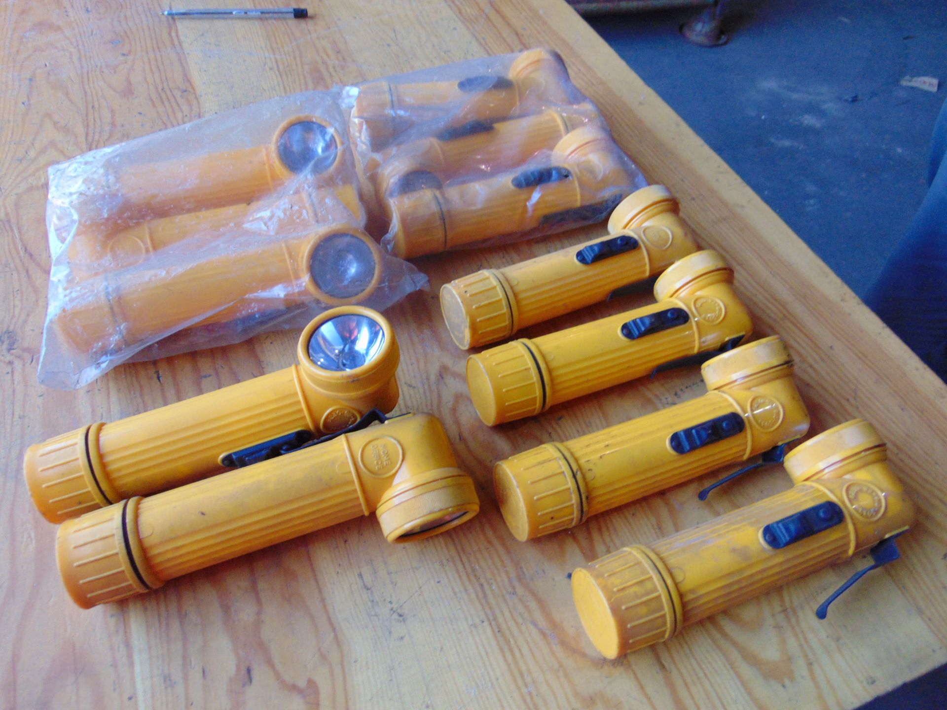 12 x New Unissued Right Angle Safety Torches - Image 3 of 3
