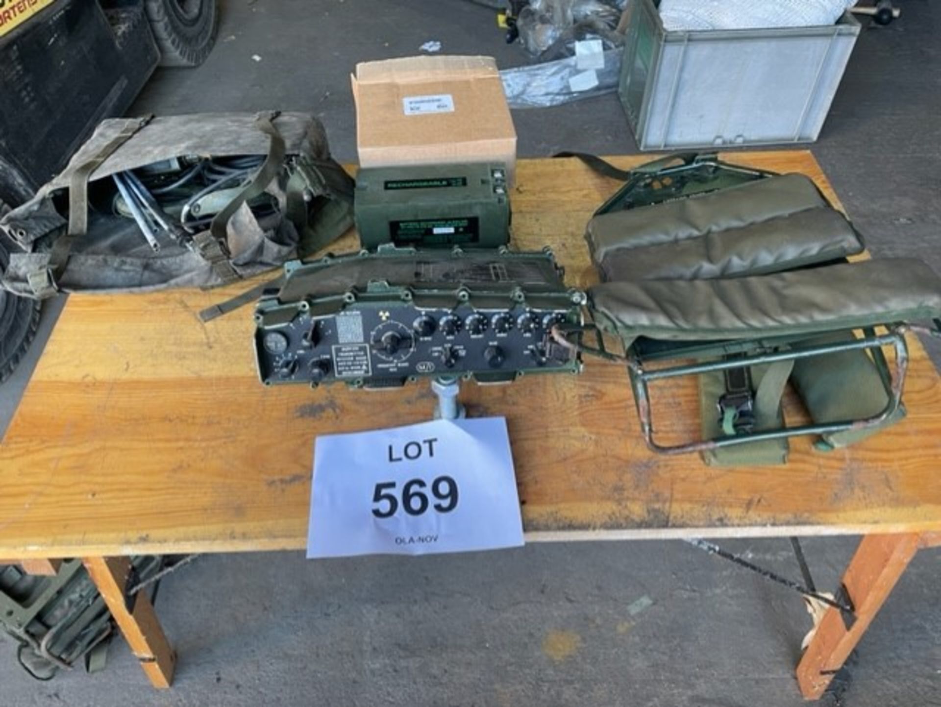 CLANSMAN UK RT 320 HF TRANSMITTER RECEIVER WITH 2 SPARE BATTERIES KIT AND FRAME