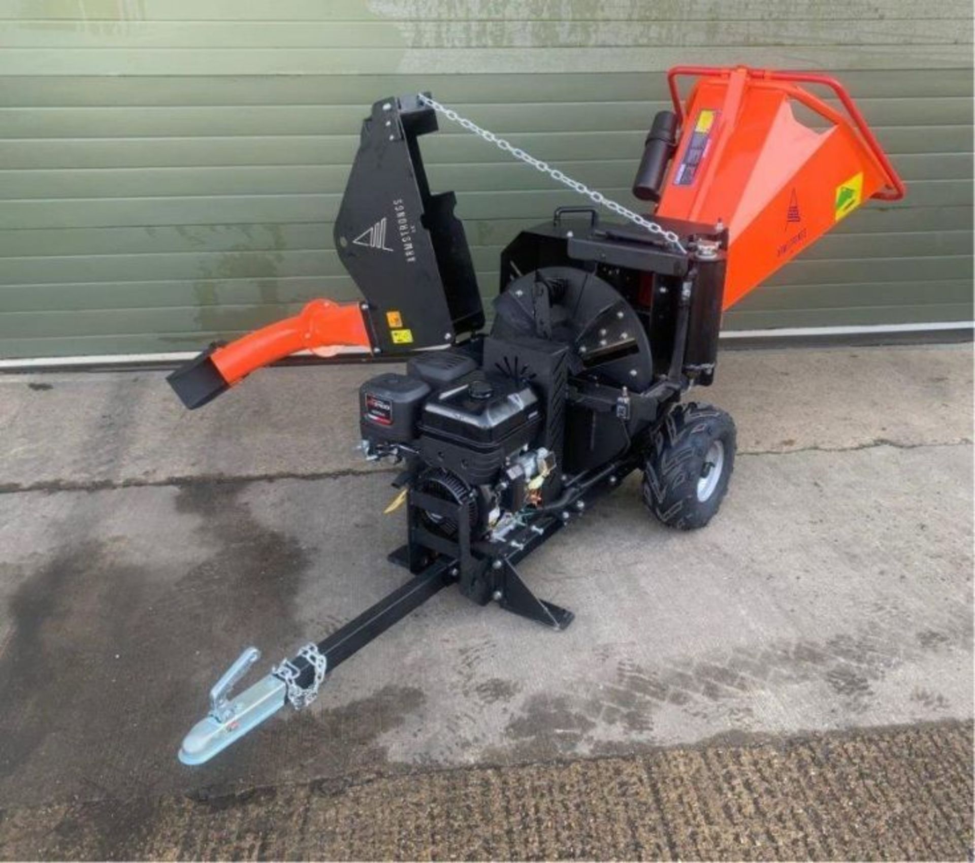 Brand New & Unused Armstrong DR-GS-15SF Electric start, Petrol Powered Hydraulic feed Wood Chipper - Image 10 of 23