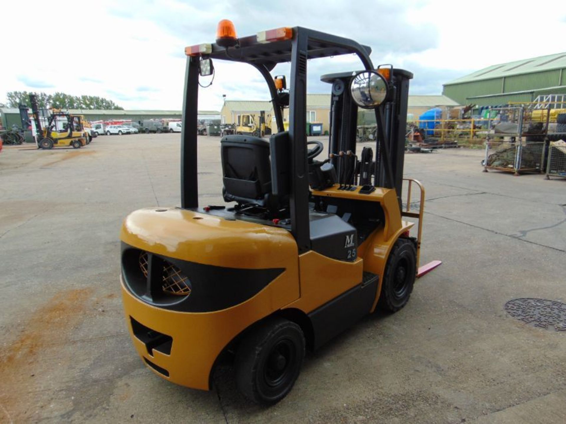 Maximal M25 2500Kg Diesel Fork Lift Truck ONLY 1,501 HOURS! - Image 6 of 22
