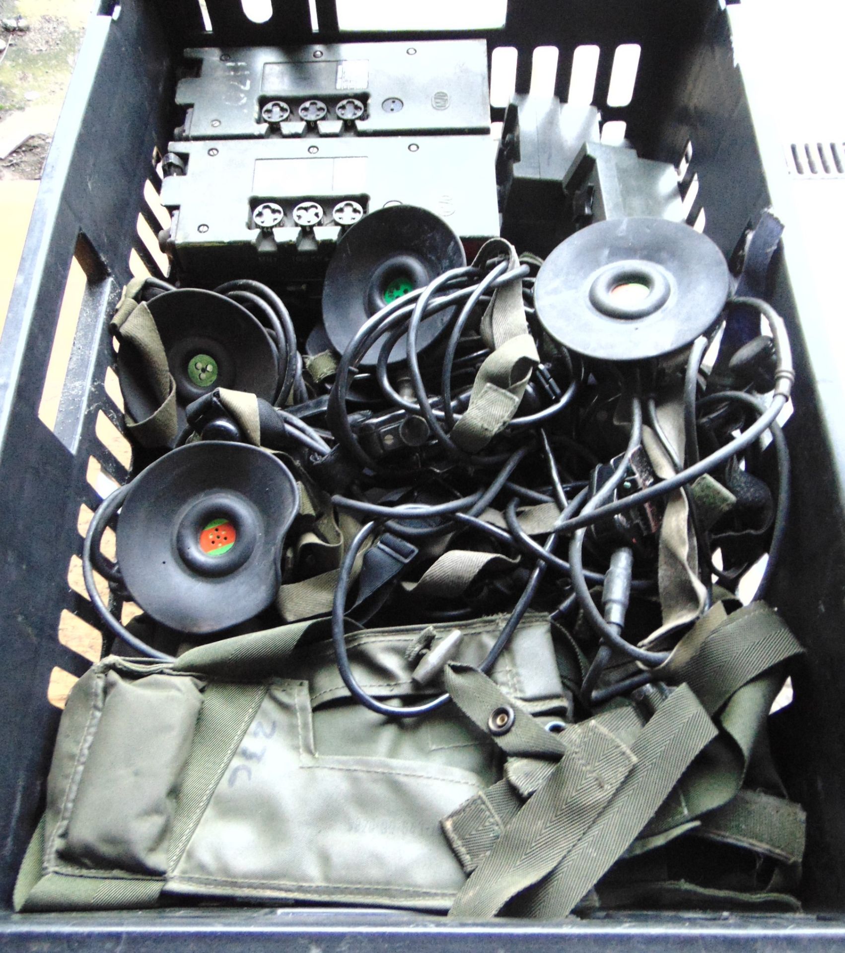 10 x Clansman UK RT 349 Transmitters Receivers w/ Headsets, Pouches, Battery Packs - Image 4 of 4