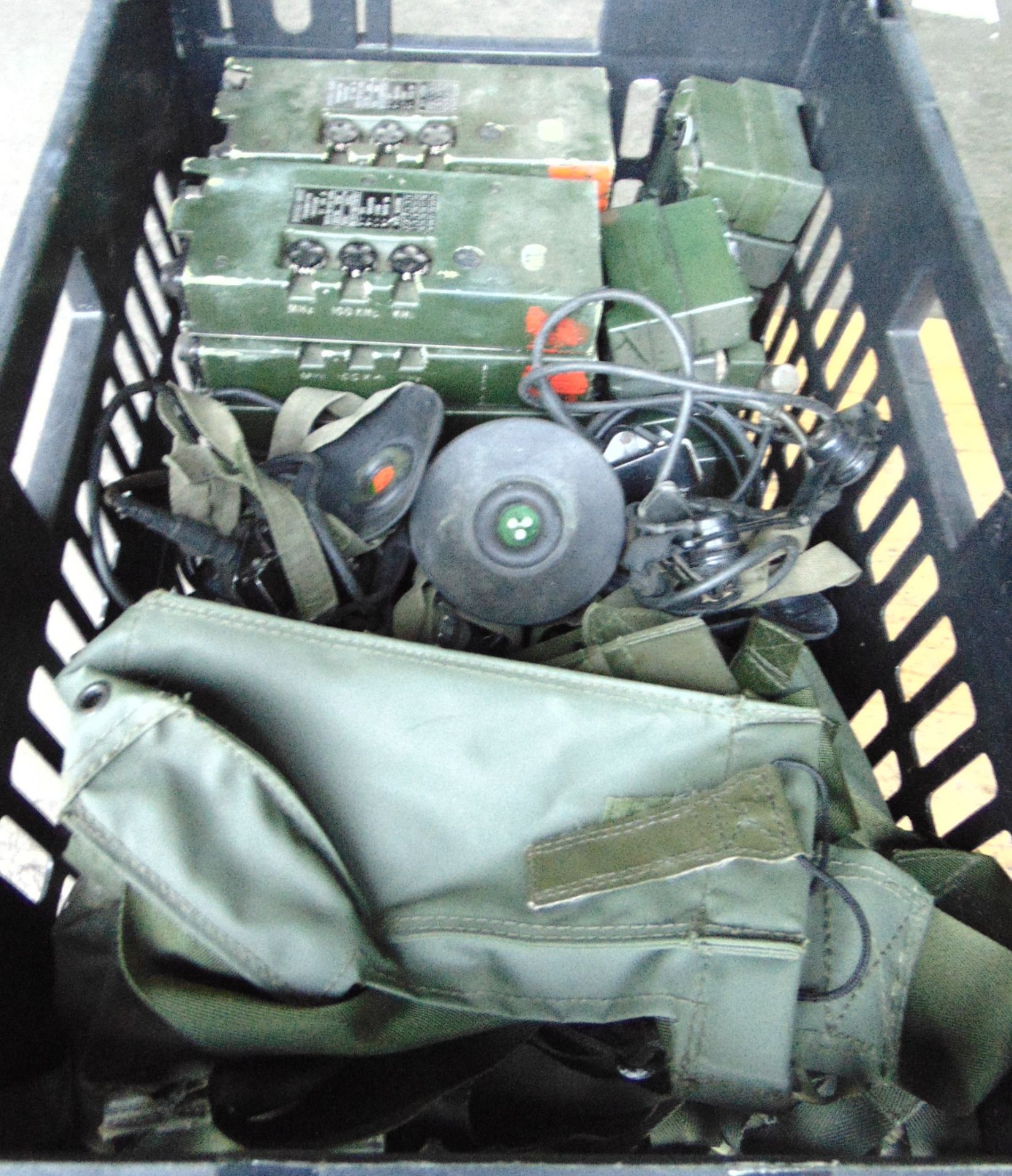 10 x Clansman UK RT 349 Transmitters Receivers w/ Headsets, Pouches, Battery Packs - Image 3 of 4