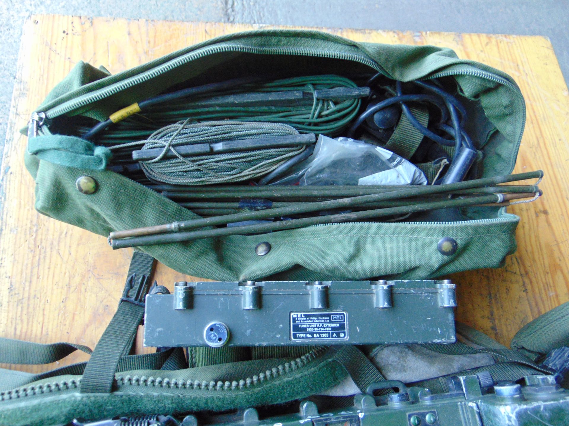 Clansman UK RT 319 Radio with Kit, special rucksack and 3 spare batteries. - Image 4 of 6