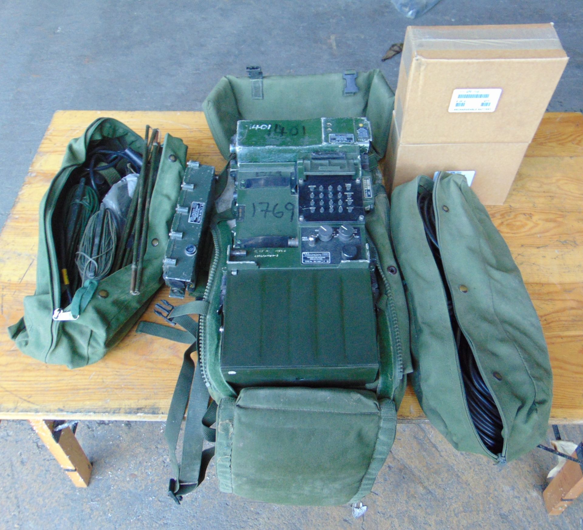 Clansman UK RT 319 Radio with Kit, special rucksack and 3 spare batteries. - Image 2 of 6