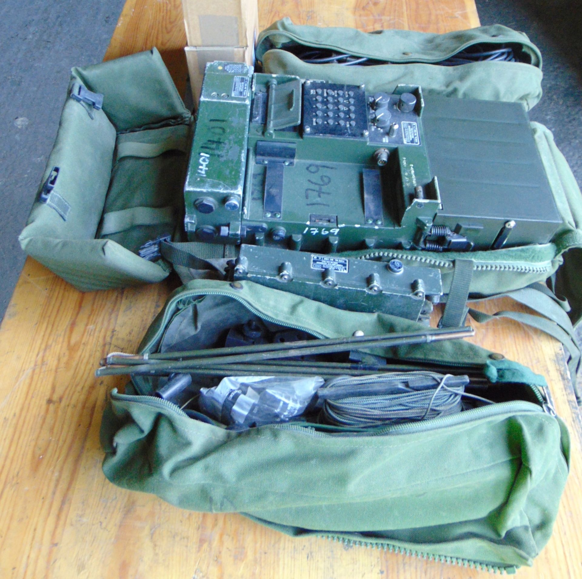 Clansman UK RT 319 Radio with Kit, special rucksack and 3 spare batteries. - Image 6 of 6