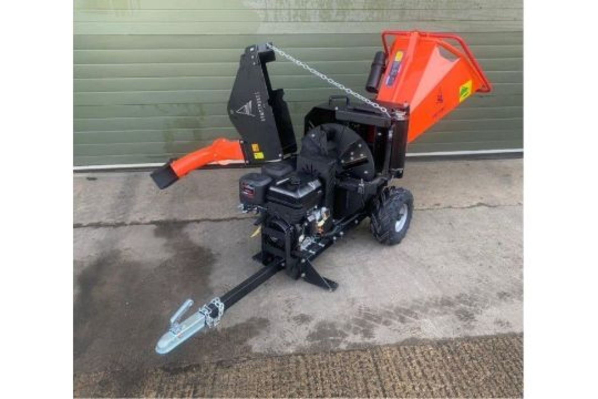 Brand New & Unused Armstrong DR-GS-15SF Electric start, Petrol Powered Hydraulic feed Wood Chipper - Image 10 of 23