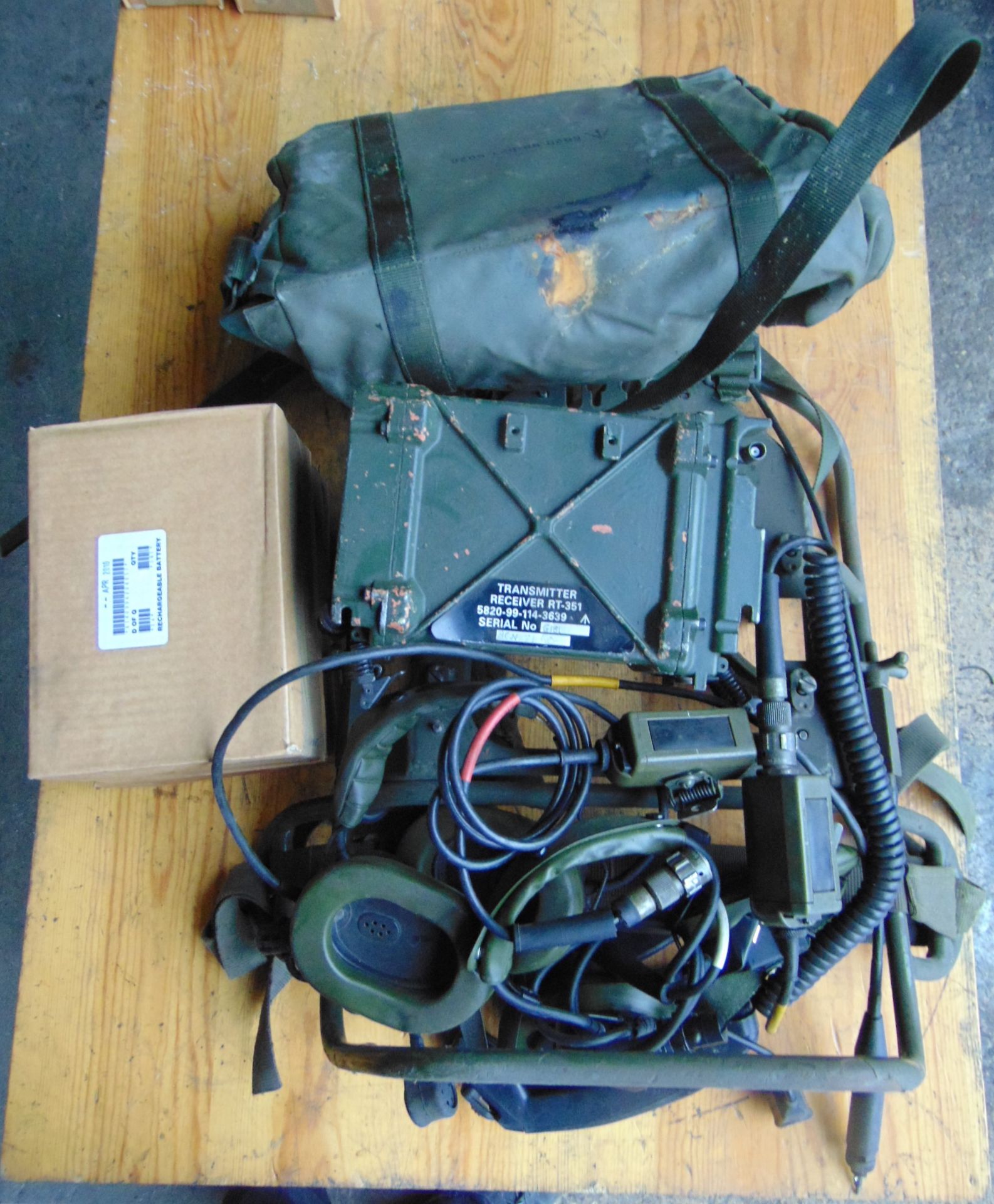 UK RT 351 Transmitter Receiver C/W Kit & 2 Batteries - Image 2 of 4