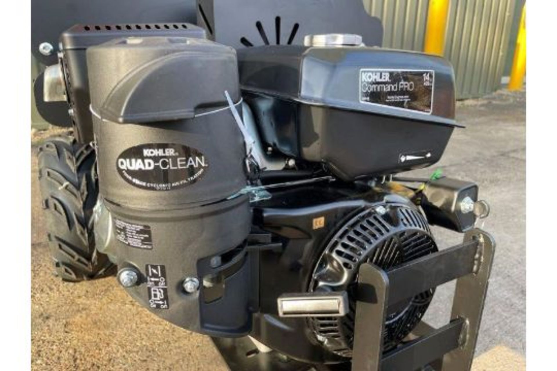 Brand New & Unused Armstrong DR-GS-15SF Electric start, Petrol Powered Hydraulic feed Wood Chipper - Image 17 of 23