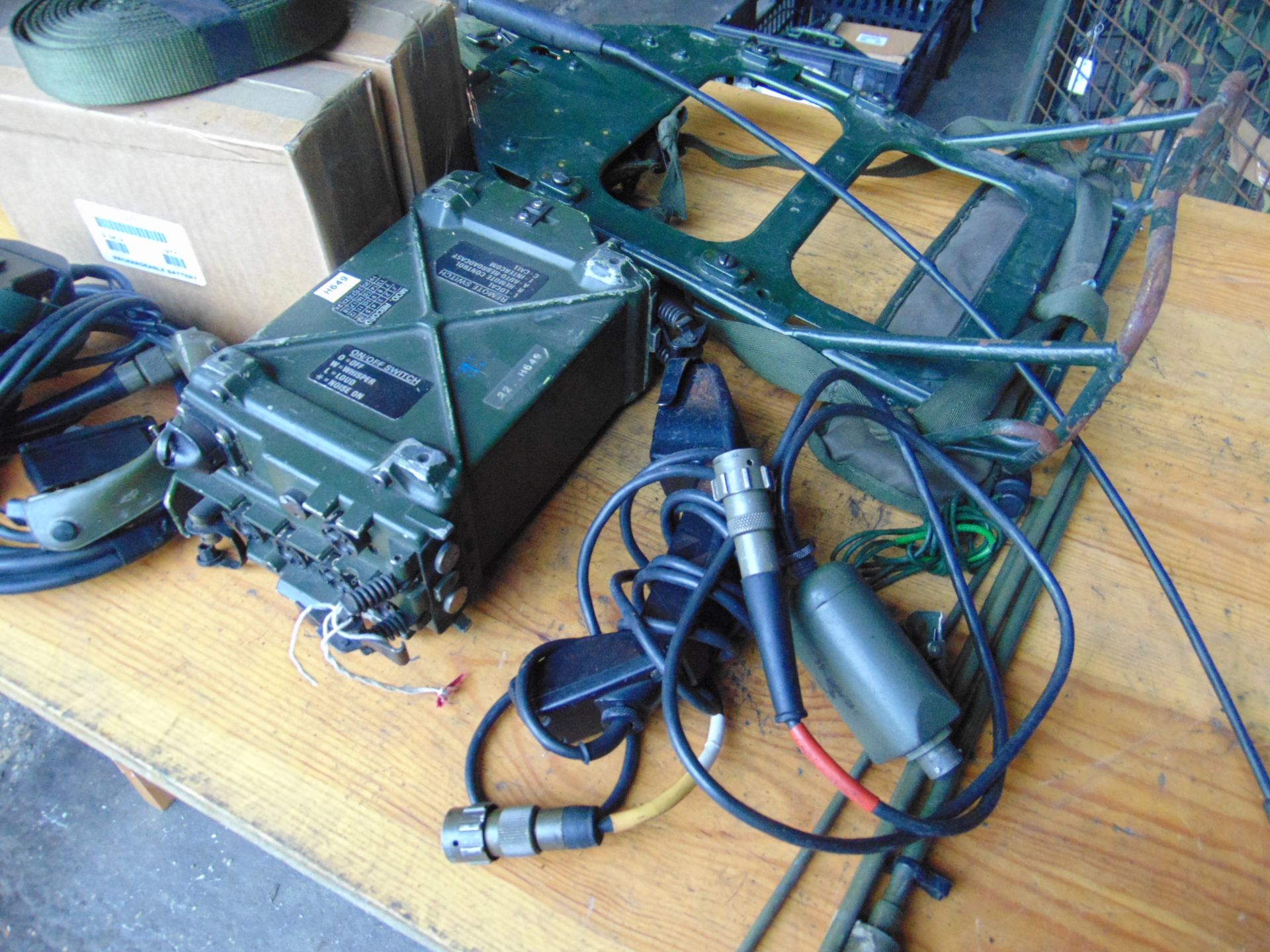 Clansman UKRT 351 Transmitter receiver C/W 2 New Batteries & Kit as shown - Image 5 of 5