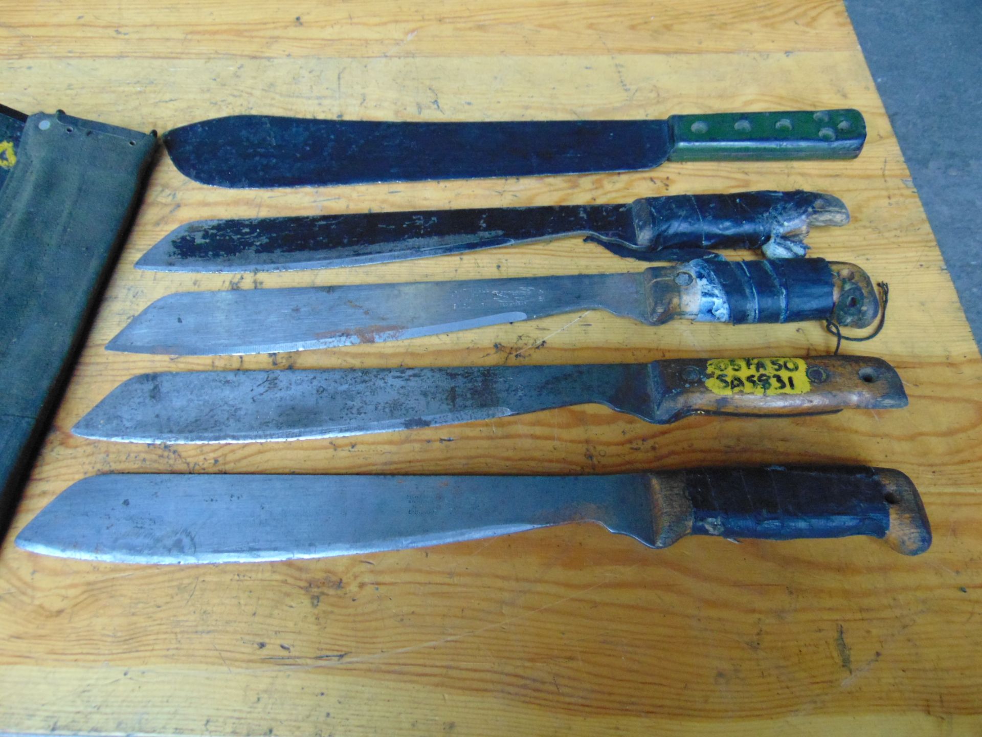 5 x British Army Machetes as shown in Webbing Pouch Various Years - Image 4 of 5