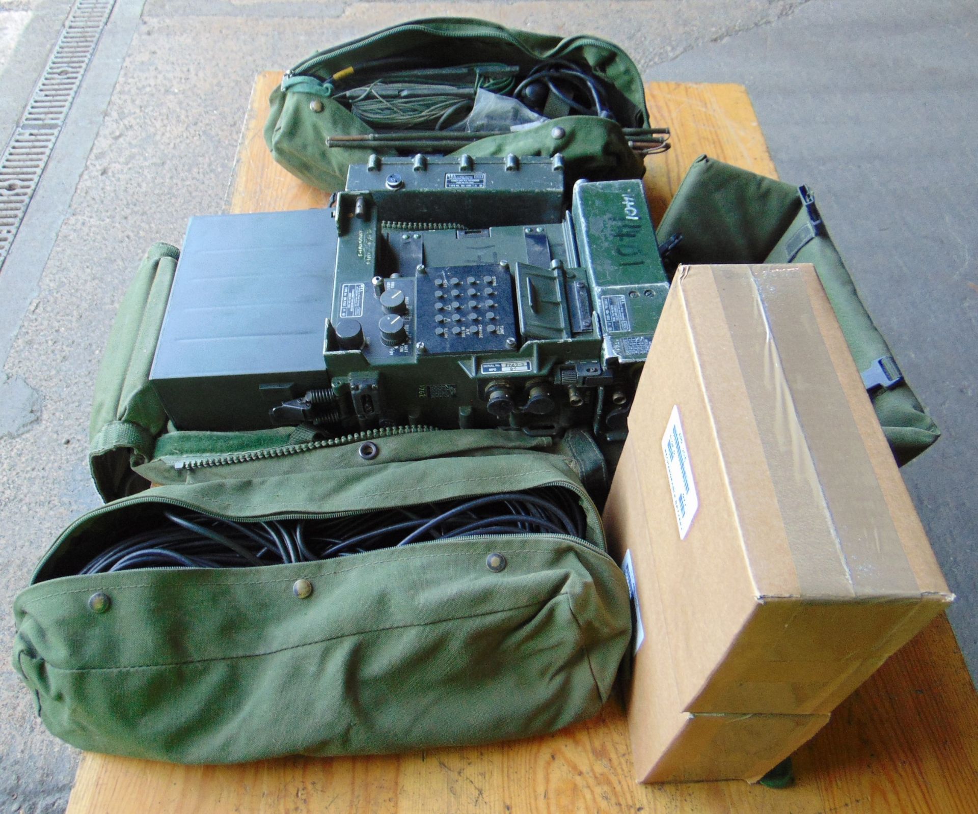 Clansman UK RT 319 Radio with Kit, special rucksack and 3 spare batteries. - Image 5 of 6