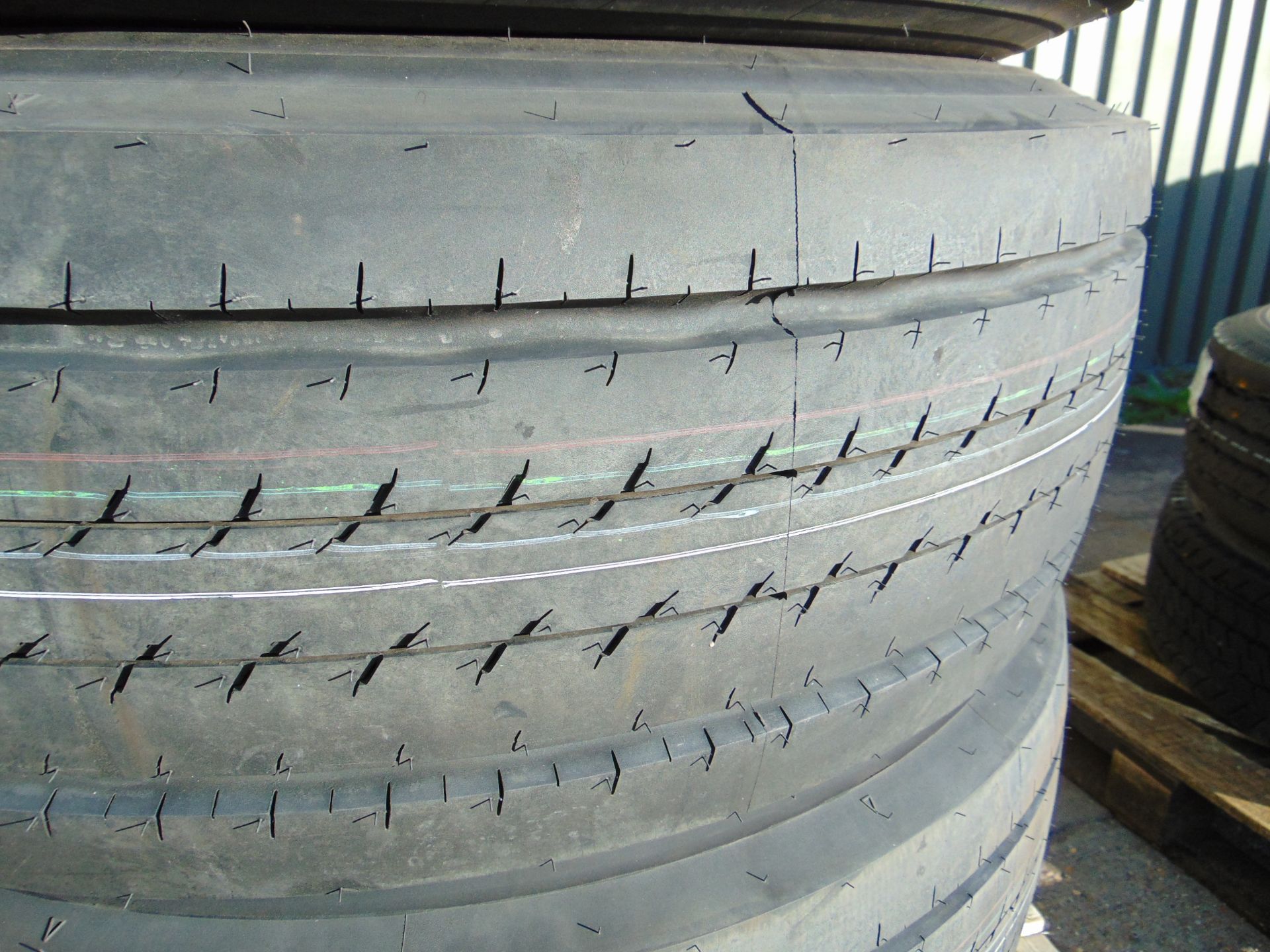 4 x Dunlop SP252 Tyres 285/70R19.5 - Image 4 of 6