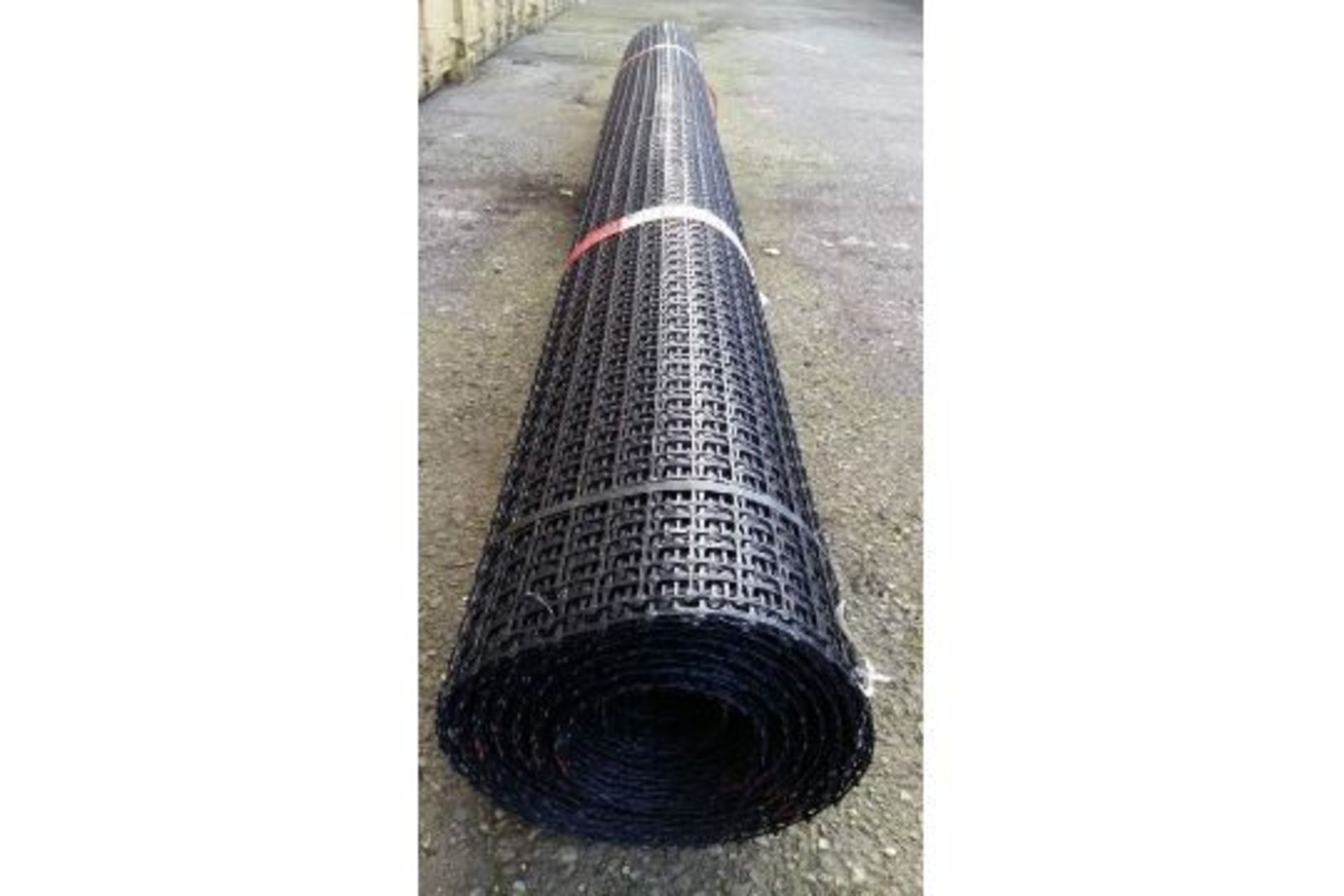 1 x UNISSUED Tensar SS20 Geogrid Ground Foundation Reinforcement Roll 4m x 75m. - Image 2 of 6