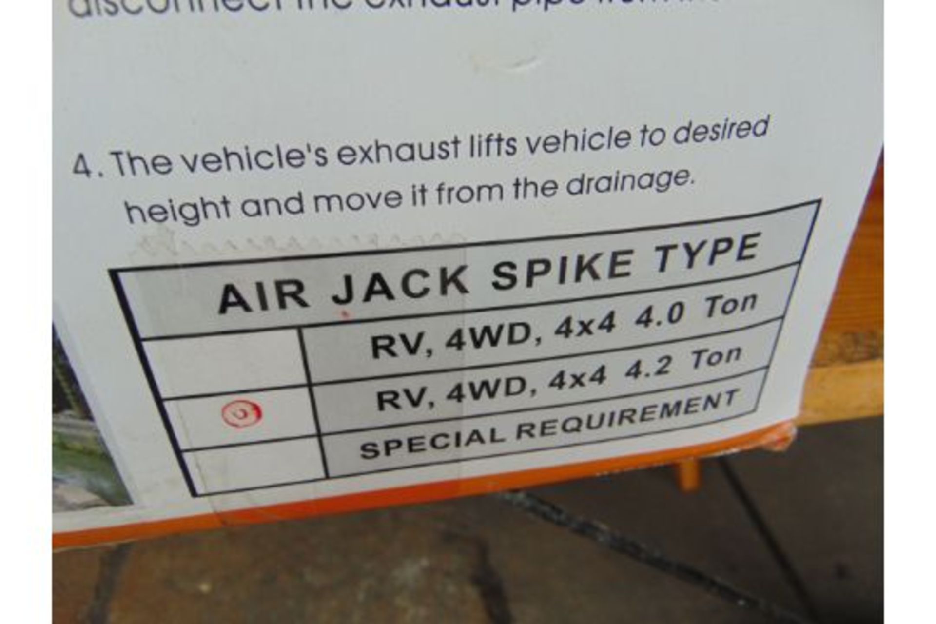 New Unissued Air Jacks in Original Packing from MoD - Image 3 of 3